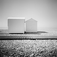 Cabañas de la playa de Normandía, Francia, blanco y negro, bellas artes, paisaje, fotografía
