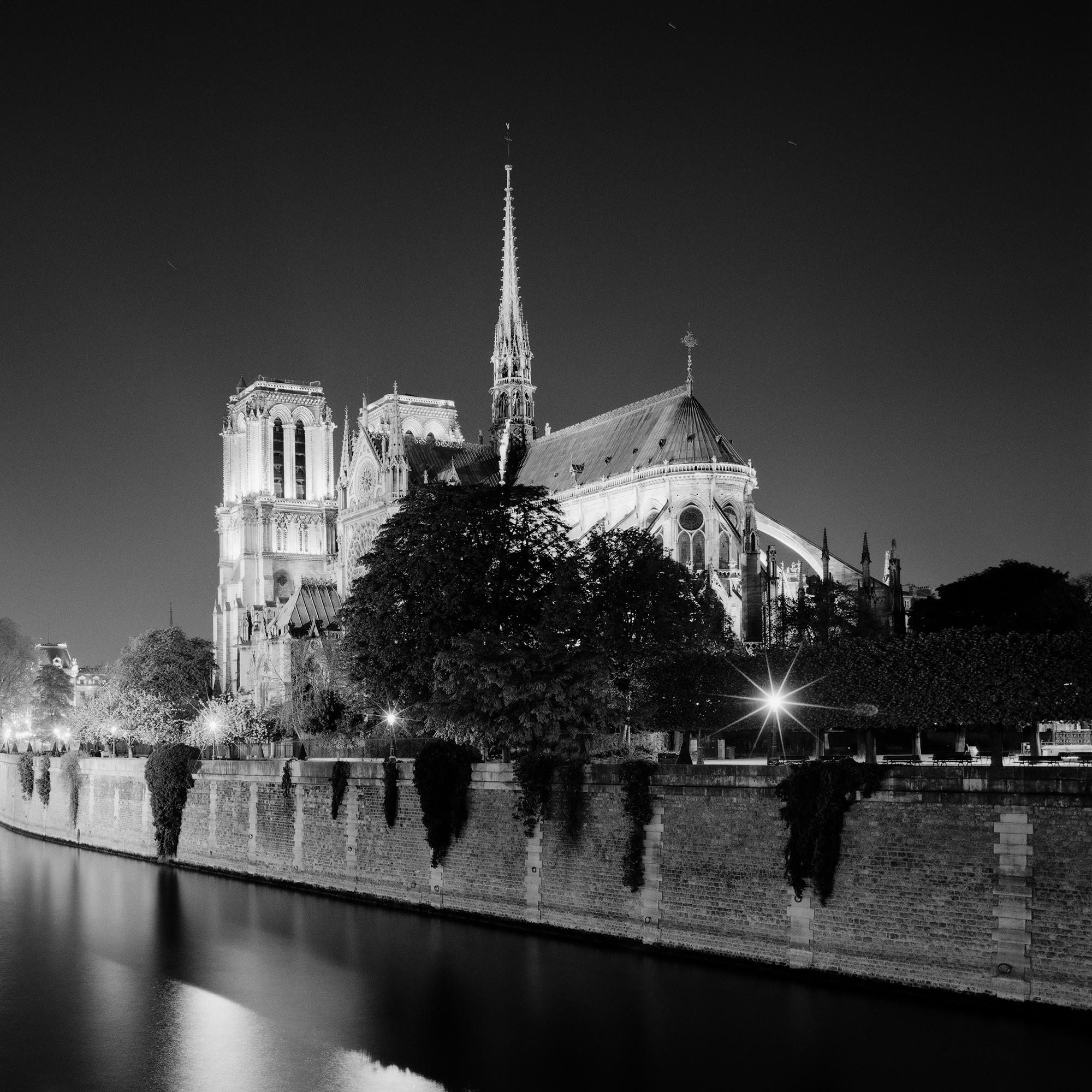 Notre Dame, Cathédrale, Nuit, Paris, photographie noir et blanc, édition limitée en vente 6