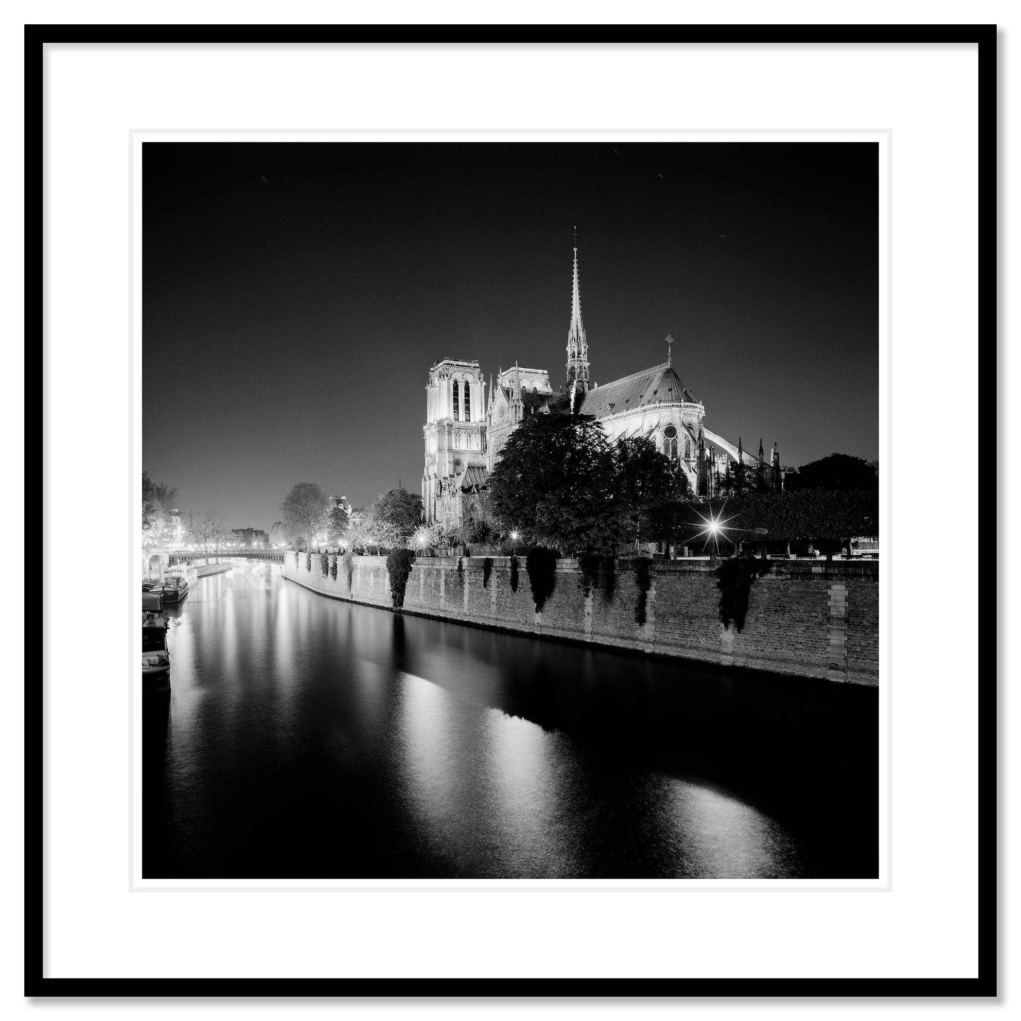 Notre Dame, Cathédrale, Nuit, Paris, photographie noir et blanc, édition limitée en vente 1