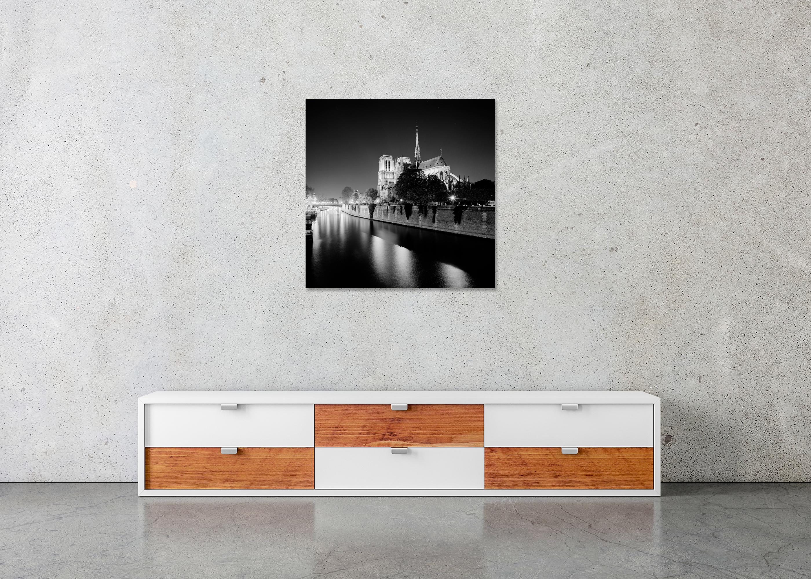 Notre Dame, Cathédrale, Nuit, Paris, photographie noir et blanc, édition limitée en vente 4