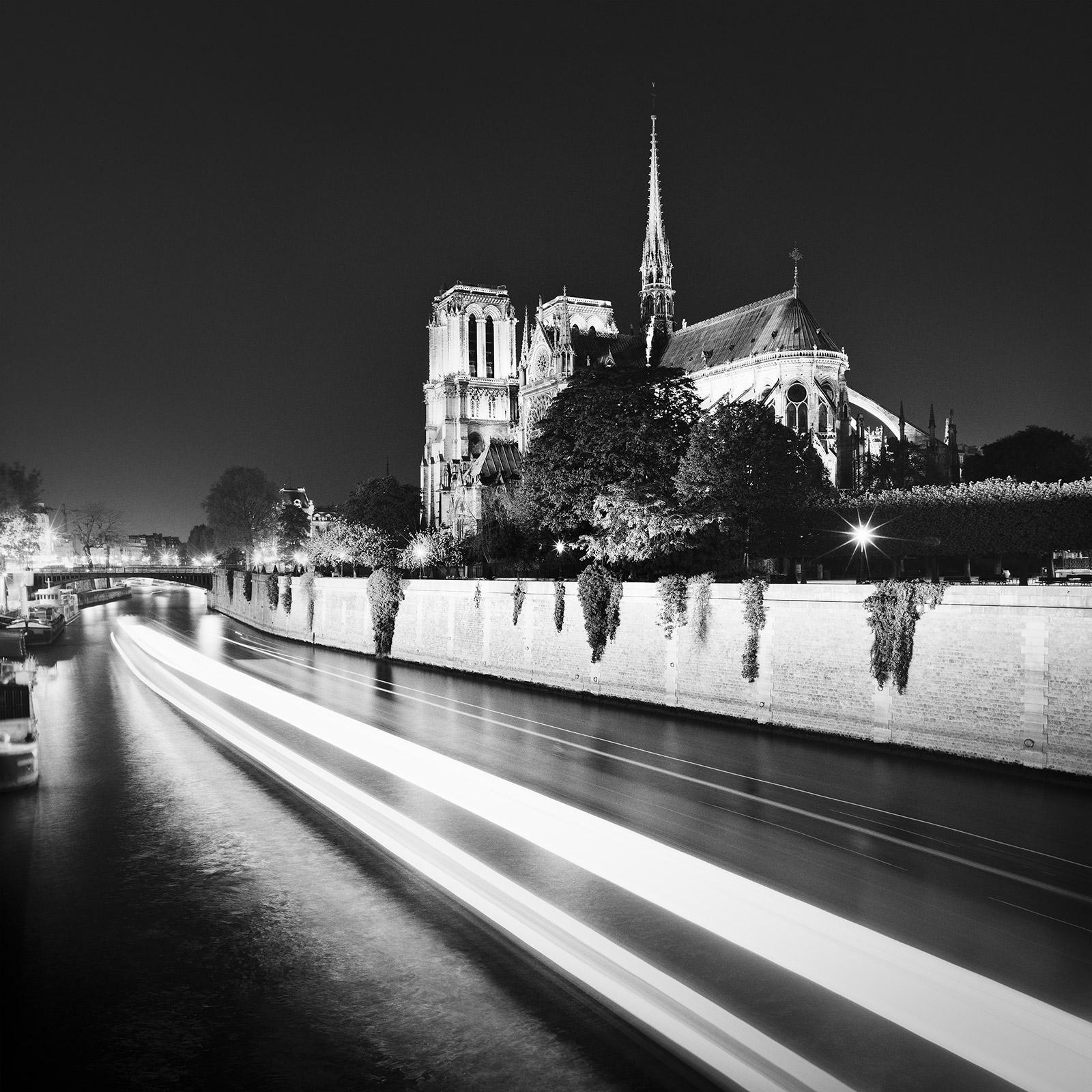 Notre Dame, nuit, Paris, France, photographie d'art noir et blanc paysage urbain