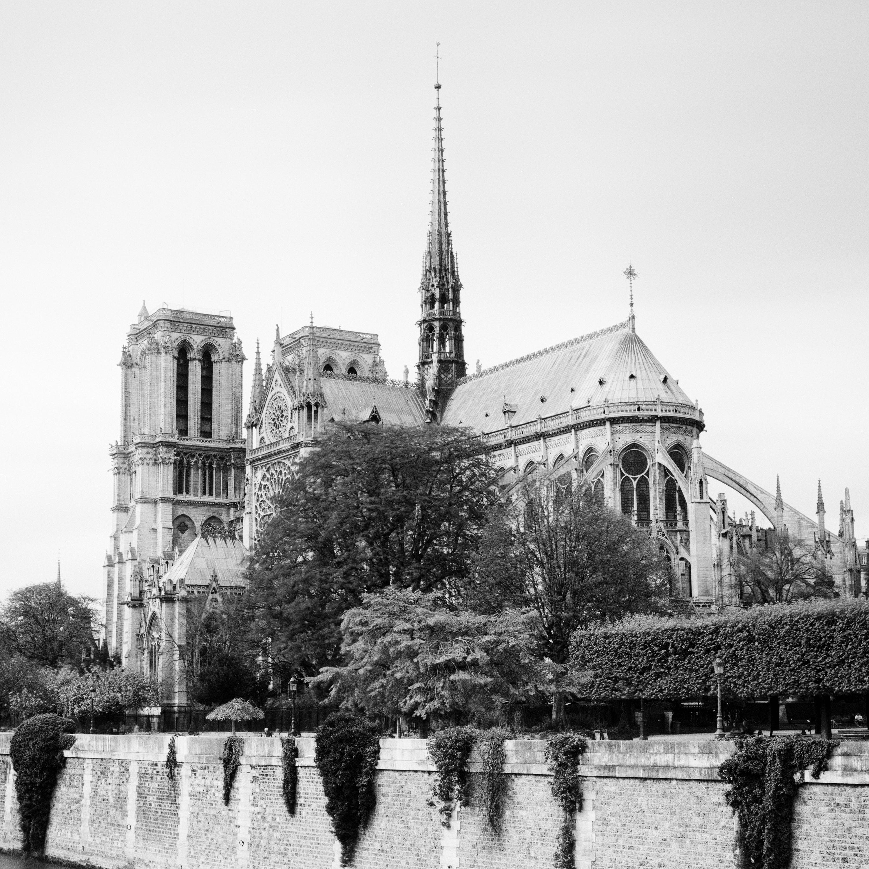 Notre Dame, Paris, Frankreich, Schwarz-Weiß- Minimalismus-Landschaftsfotografie im Angebot 4