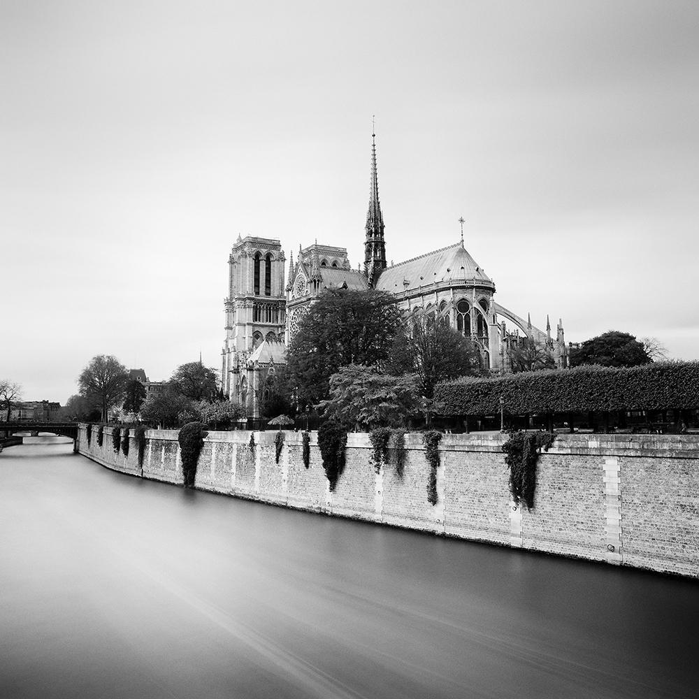 Notre Dame, París, Francia, fotografía artística de paisaje minimalista en blanco y negro