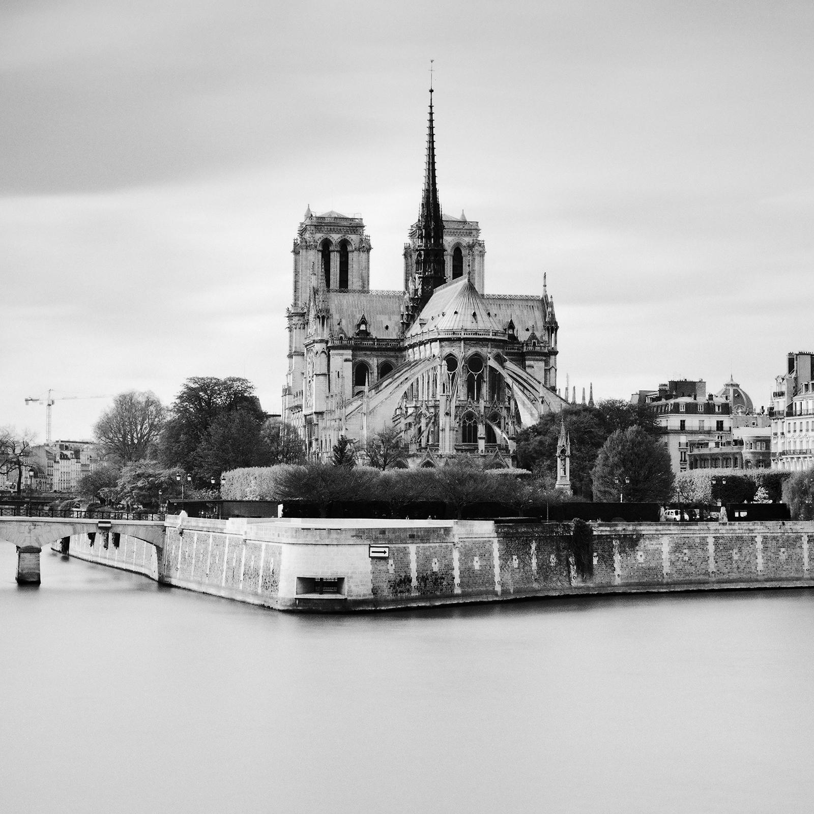 Notre Dame Seine Parigi, Francia, fotografia in bianco e nero, paesaggio d'autore in vendita 5