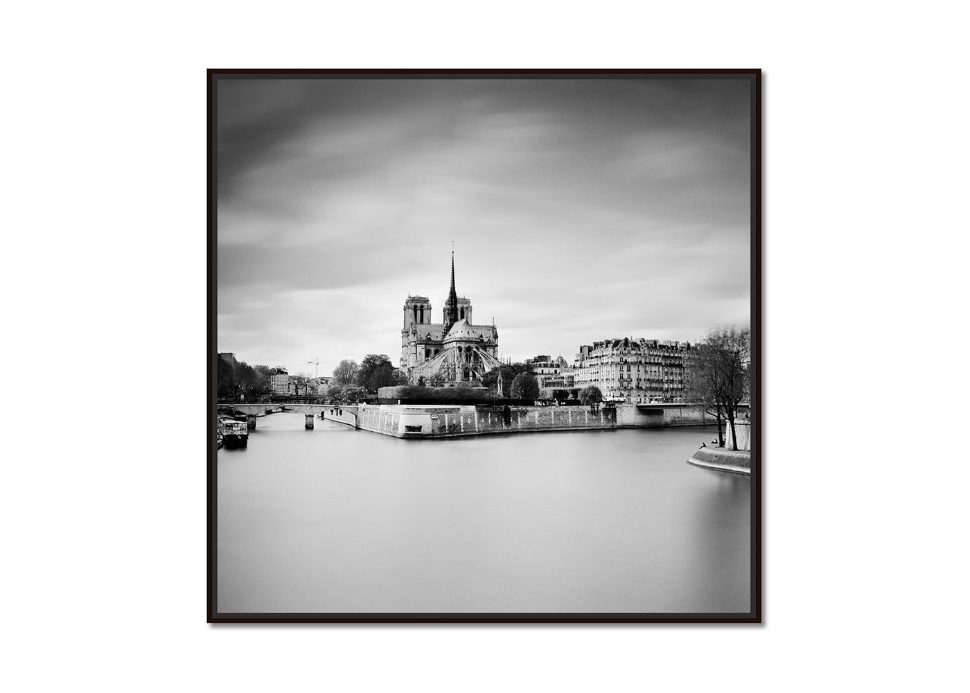Notre Dame Seine Parigi, Francia, fotografia in bianco e nero, paesaggio d'autore - Photograph di Gerald Berghammer