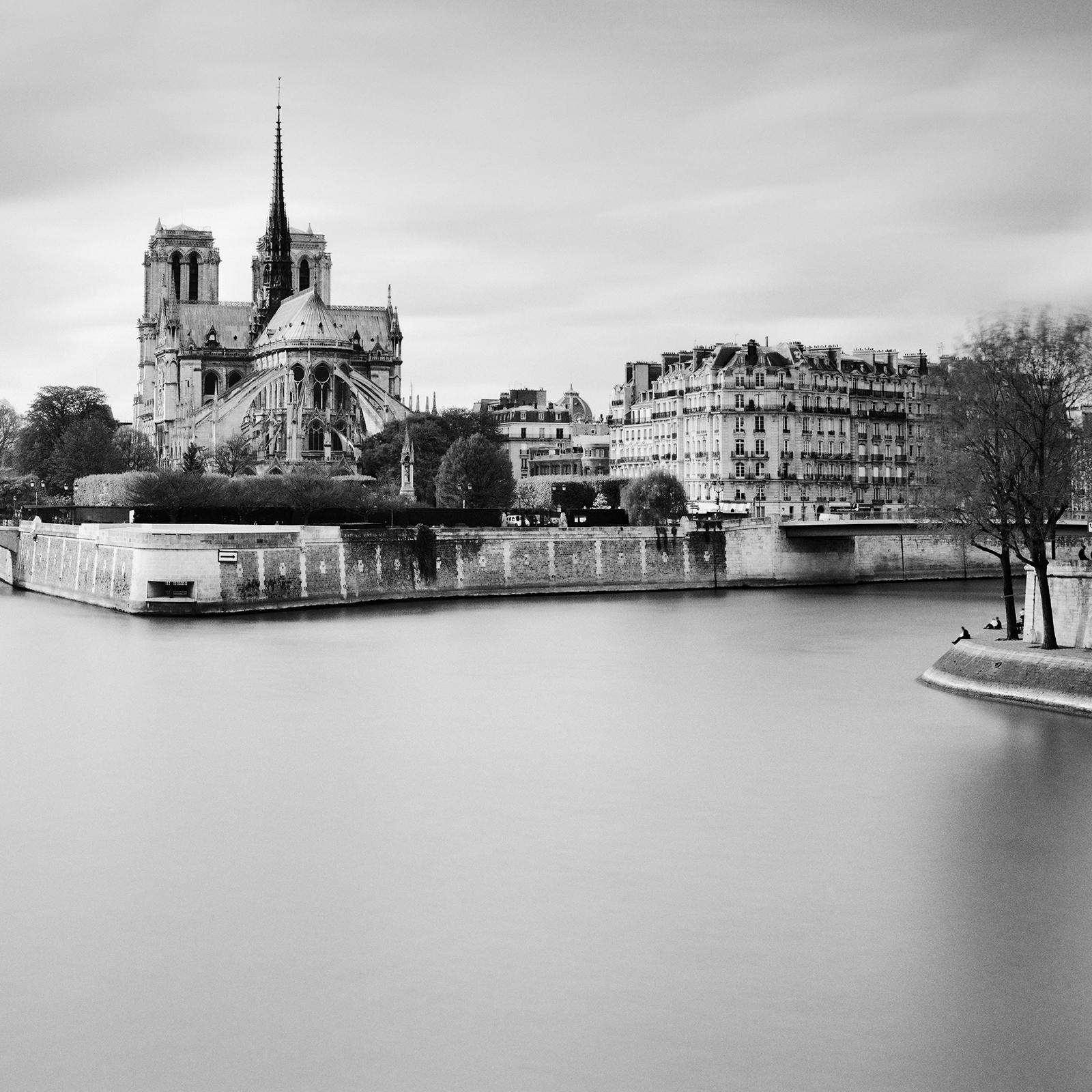 Notre Dame Seine Parigi, Francia, fotografia in bianco e nero, paesaggio d'autore in vendita 4