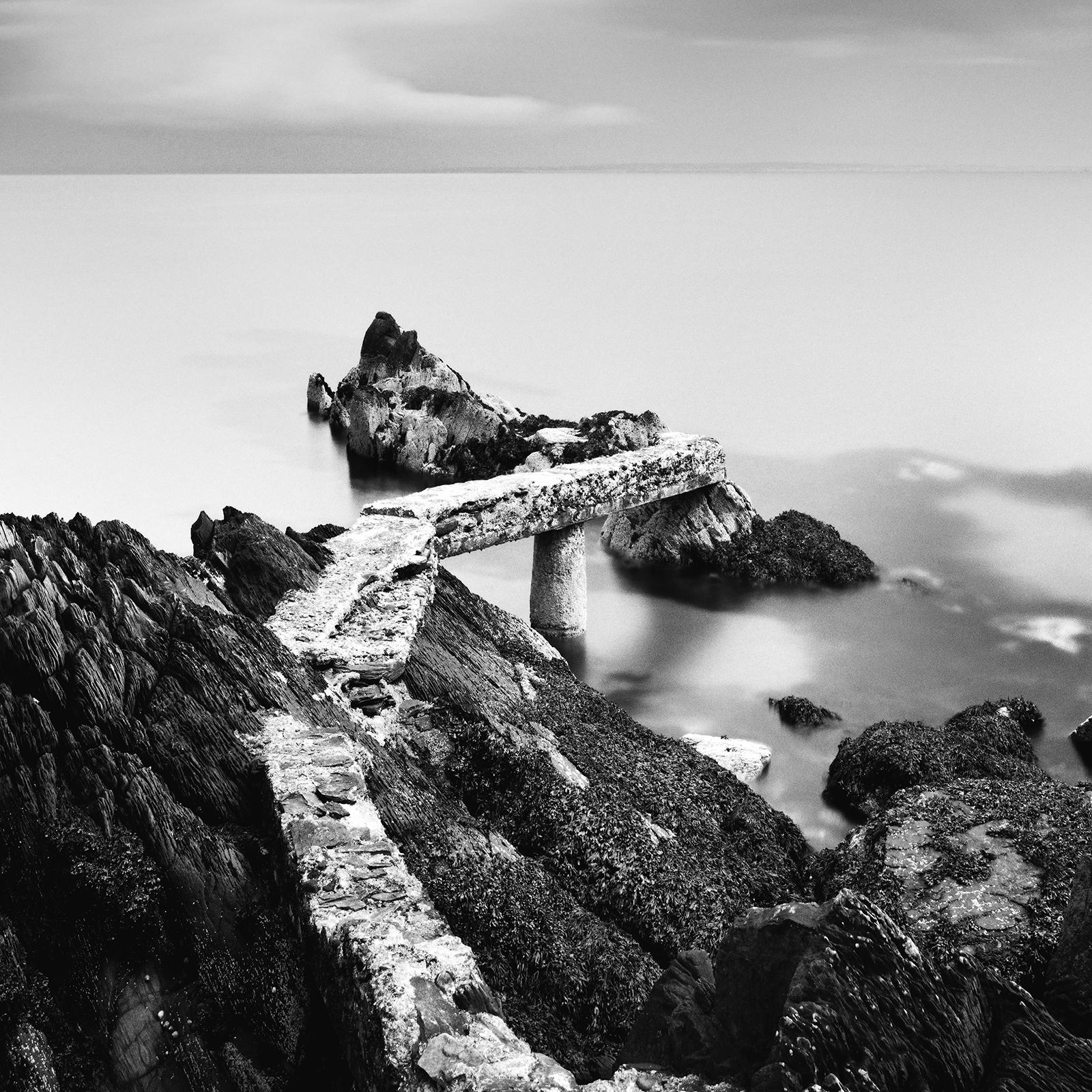 Old Pier, Irland, Schwarz-Weiß-Fotografie, Landschaftsdruck in limitierter Auflage im Angebot 5