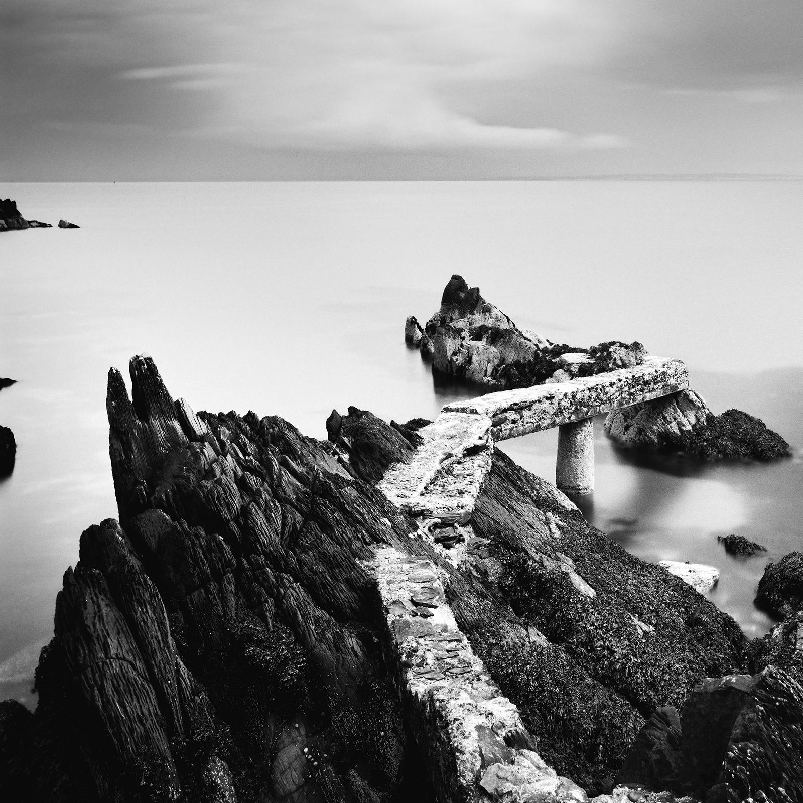 Old Pier, Irland, Schwarz-Weiß-Fotografie, Landschaftsdruck in limitierter Auflage im Angebot 3