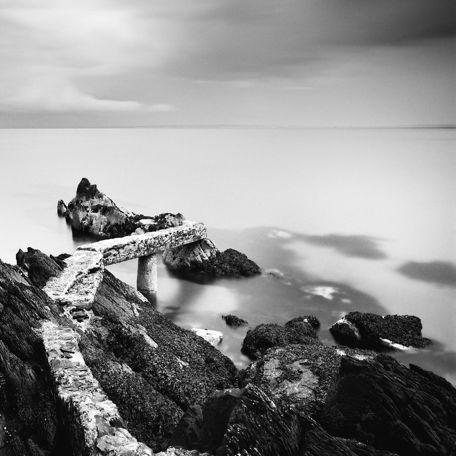 Old Pier, Irland, Schwarz-Weiß-Fotografie, Landschaftsdruck in limitierter Auflage im Angebot 4