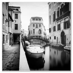 Puente Viejo de Hierro Forjado, Venecia - Fotografía Monocroma de Edición Limitada
