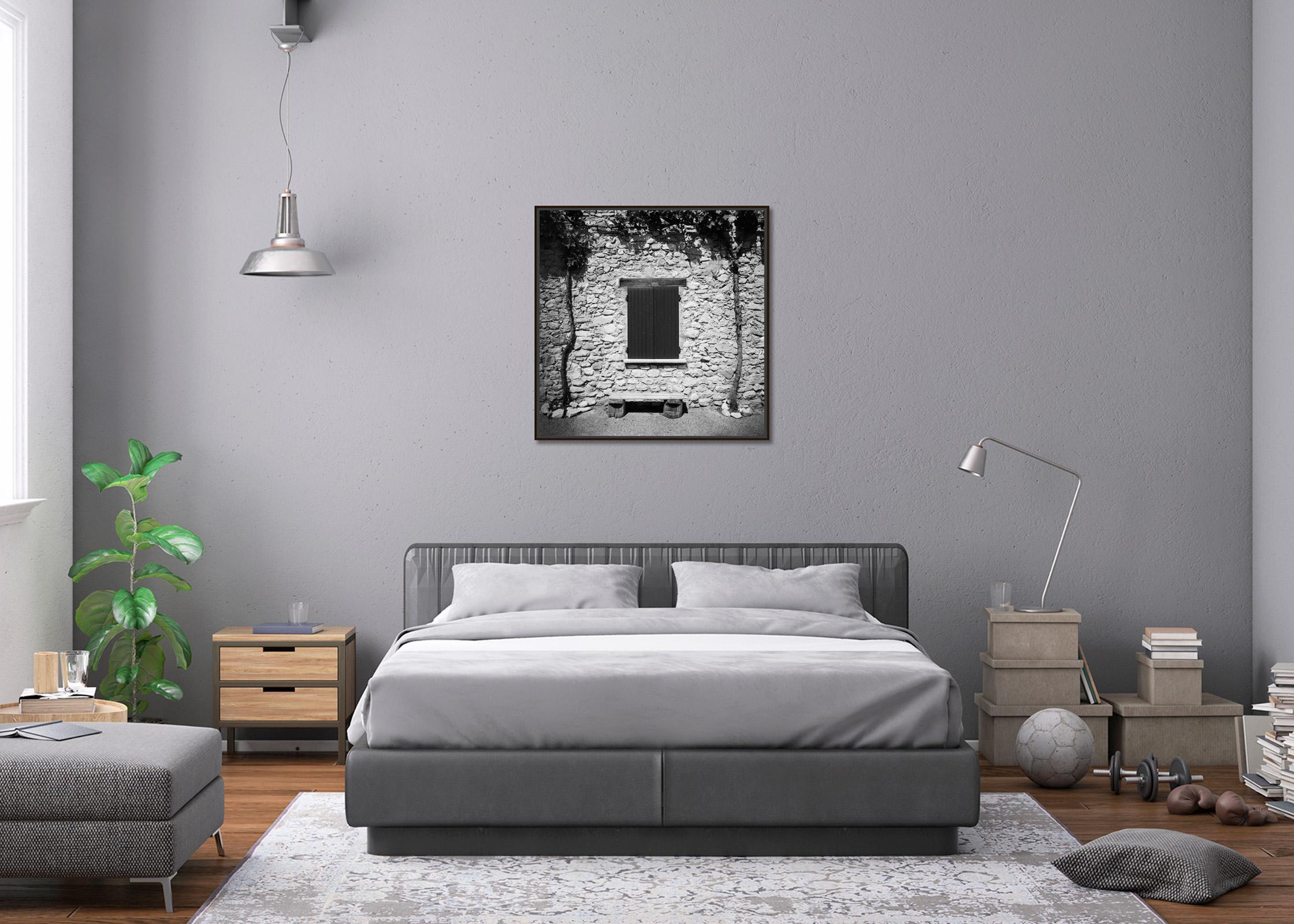 Omas-Bank, Steinhaus, Frankreich, Schwarz-Weiß-Landschaft, Kunstfotografie im Angebot 2