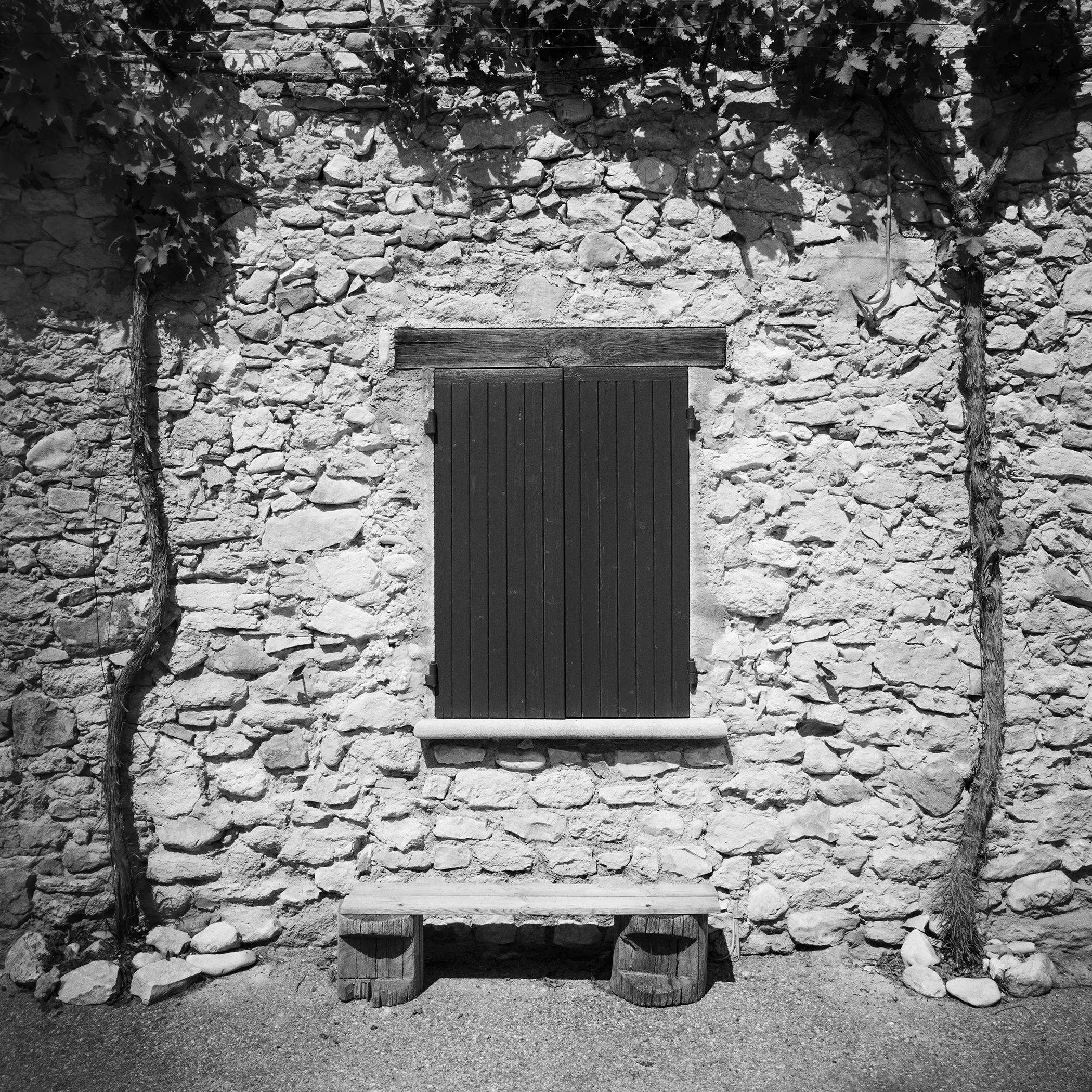 Omas Bench, Stone House of Arts, France, paysage en noir et blanc, photographie d
art