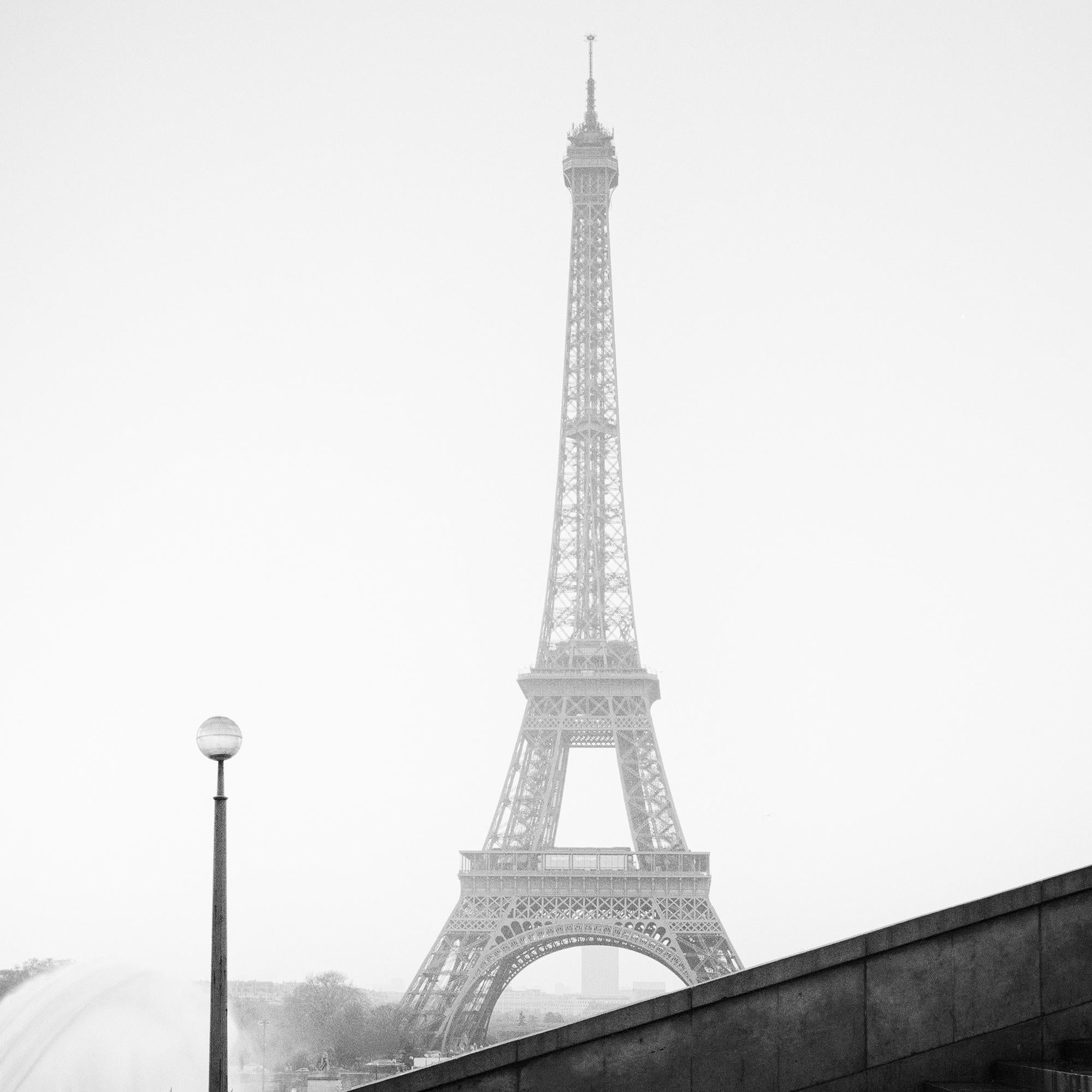 Palais de Chaillot, Tour Eiffel, Paris, photographie noir et blanc, paysage en vente 7