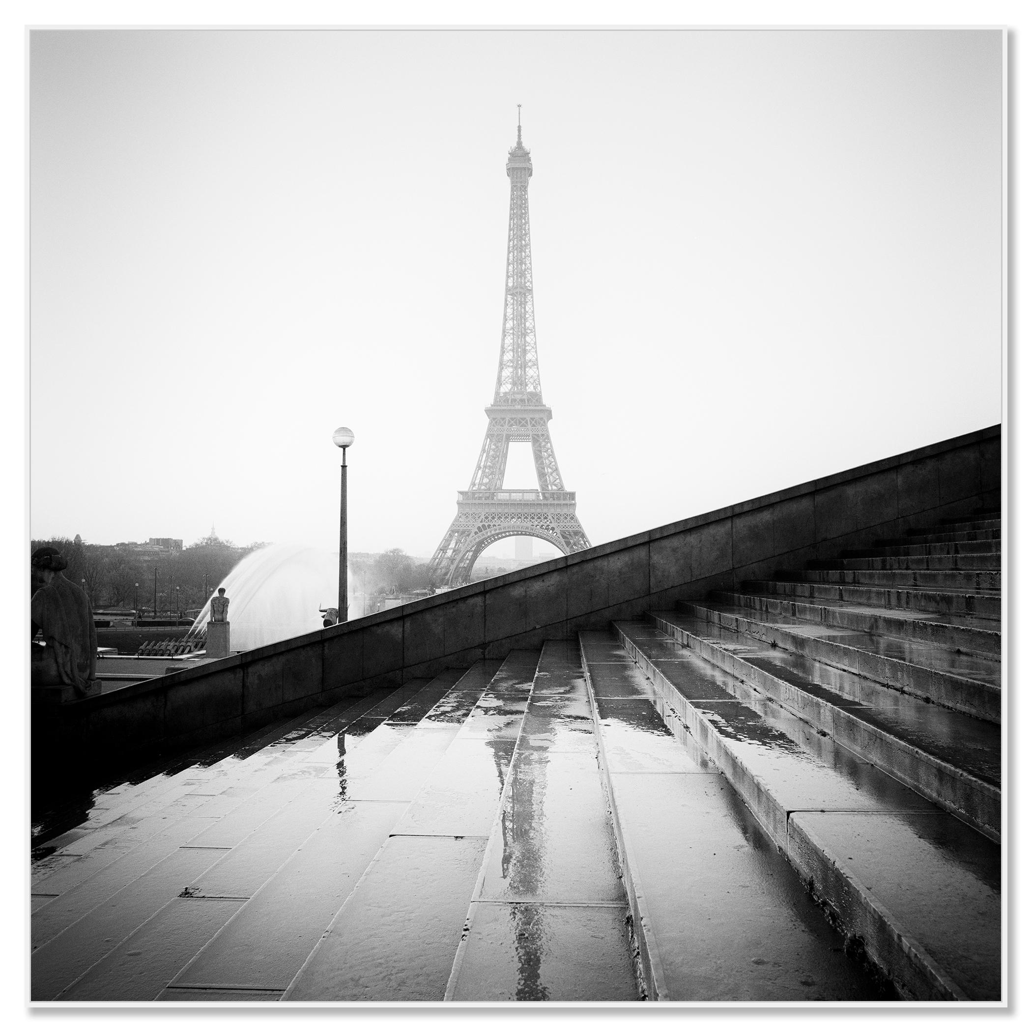 Palais de Chaillot, Tour Eiffel, Paris, photographie noir et blanc, paysage - Contemporain Photograph par Gerald Berghammer