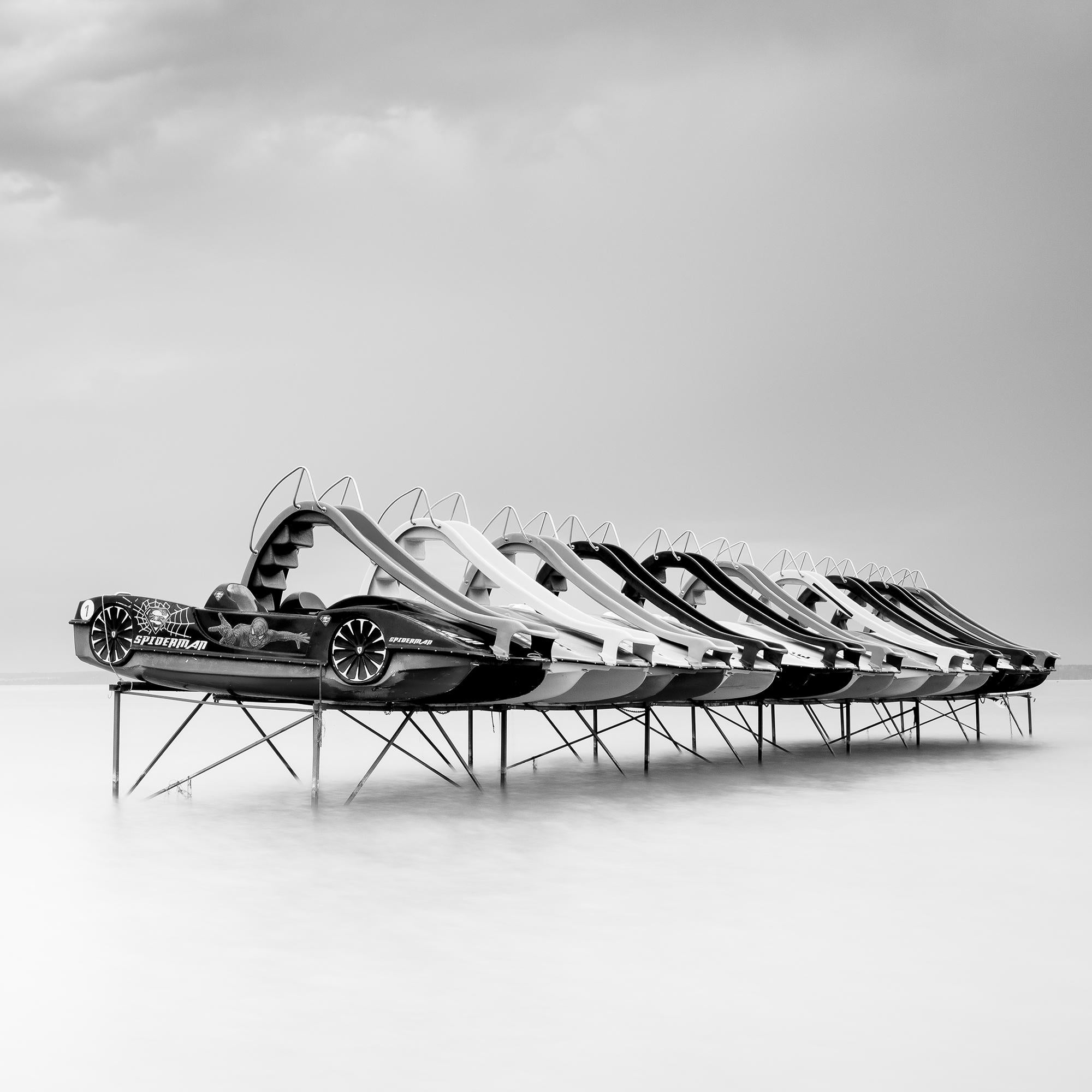 Barco de pedales, fotografía en blanco y negro, edición limitada, sescape, larga exposición en venta 7