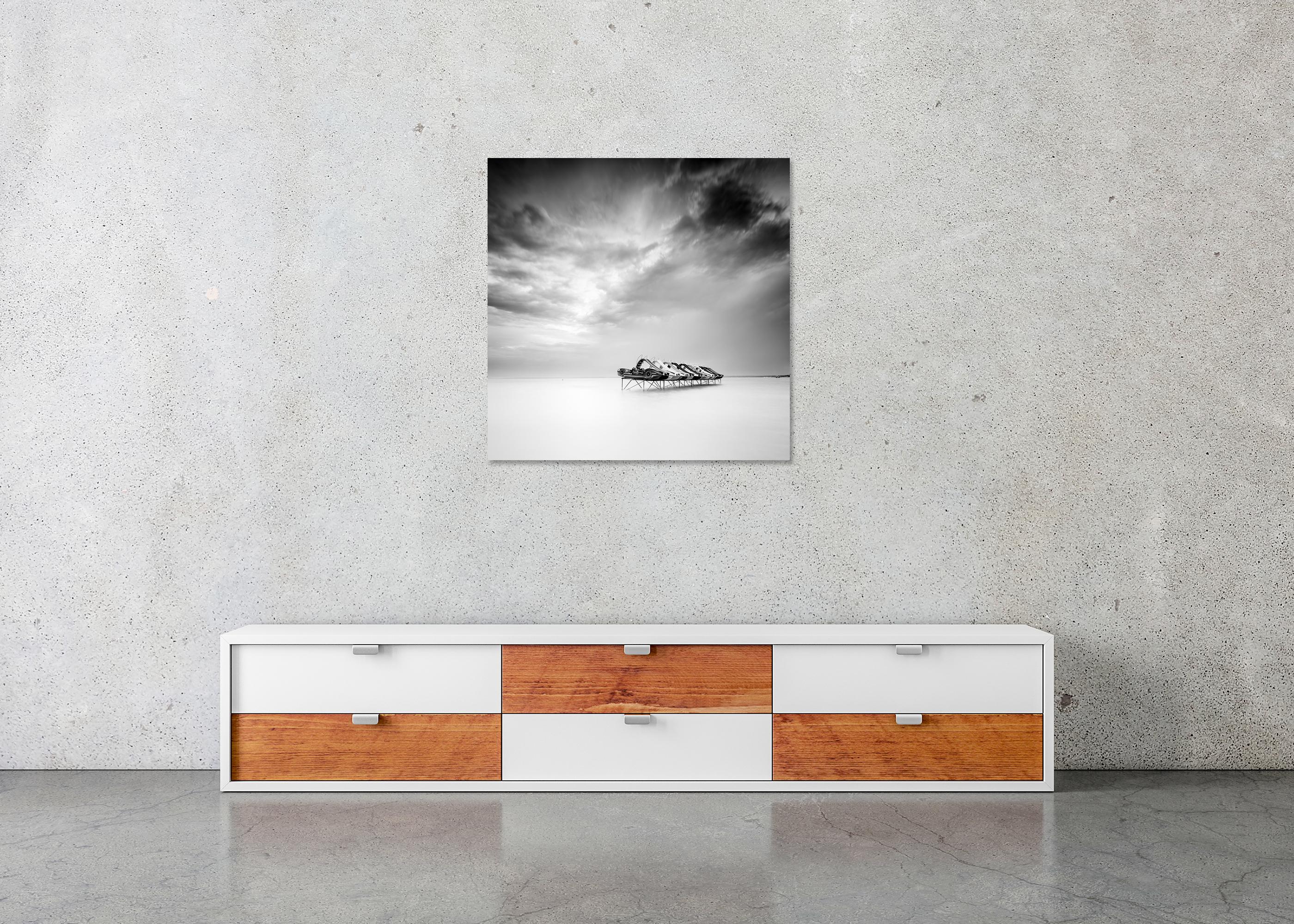 Barco de pedales, fotografía en blanco y negro, edición limitada, sescape, larga exposición en venta 4