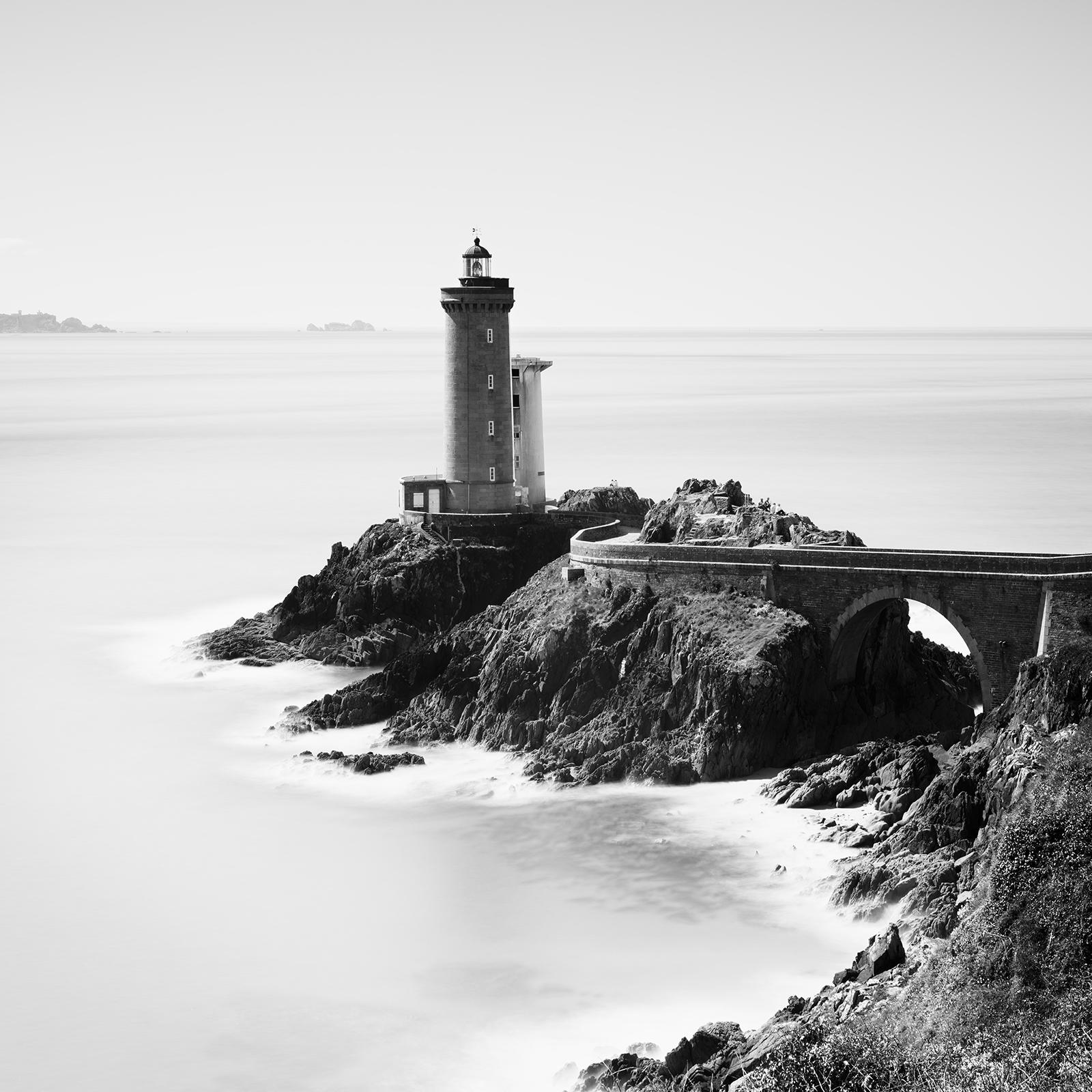 Phare du Petit Minou Lighthouse, Francia, fotografia in bianco e nero, paesaggio in vendita 3