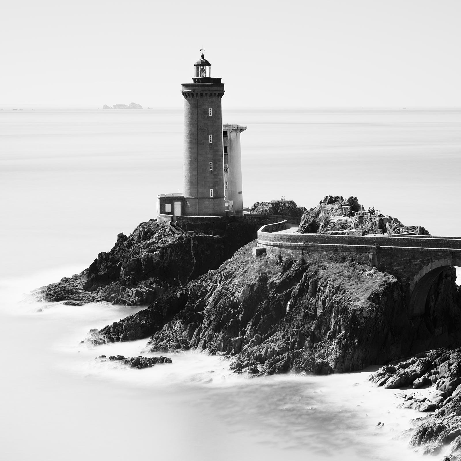 Phare du Petit Minou Lighthouse, Francia, fotografia in bianco e nero, paesaggio in vendita 4