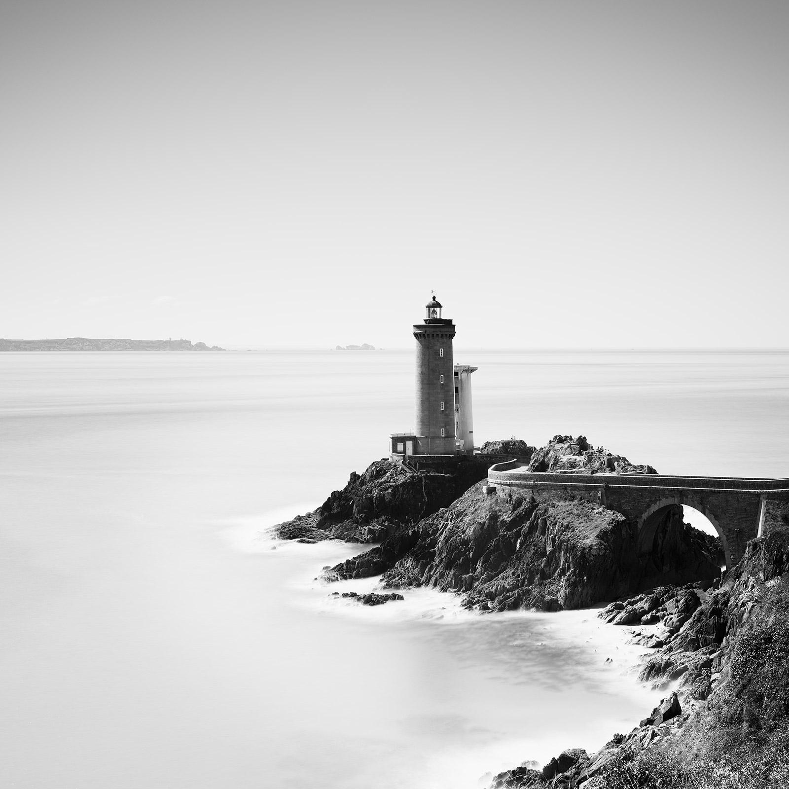 Landscape Photograph di Gerald Berghammer - Phare du Petit Minou Lighthouse, Francia, fotografia in bianco e nero, paesaggio