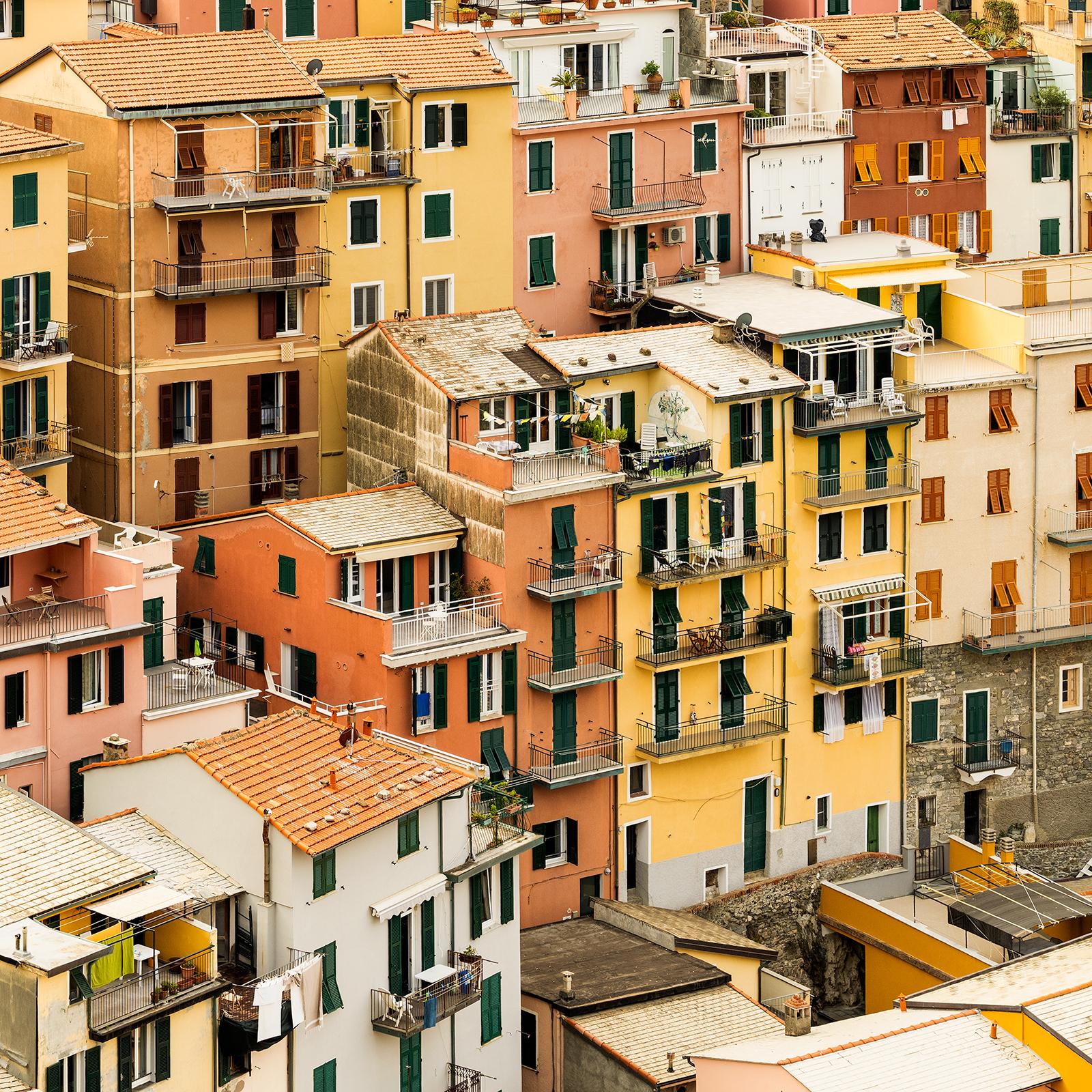 Picturesque Village, Cinque Terre, großformatige Farbfotografie, limitierte Auflage im Angebot 5