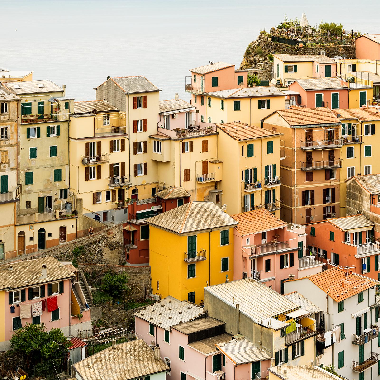 Picturesque Village, Cinque Terre, großformatige Farbfotografie, limitierte Auflage im Angebot 3