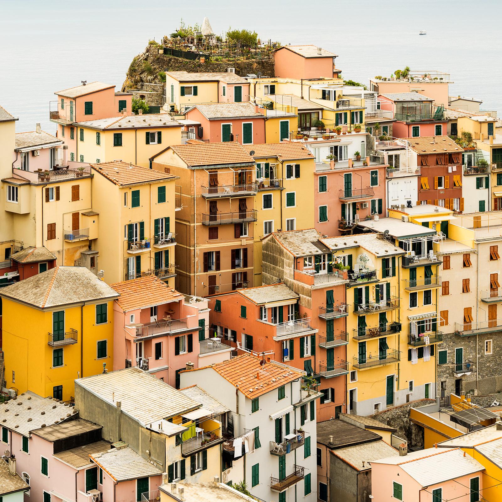 Picturesque Village, Cinque Terre, großformatige Farbfotografie, limitierte Auflage im Angebot 4