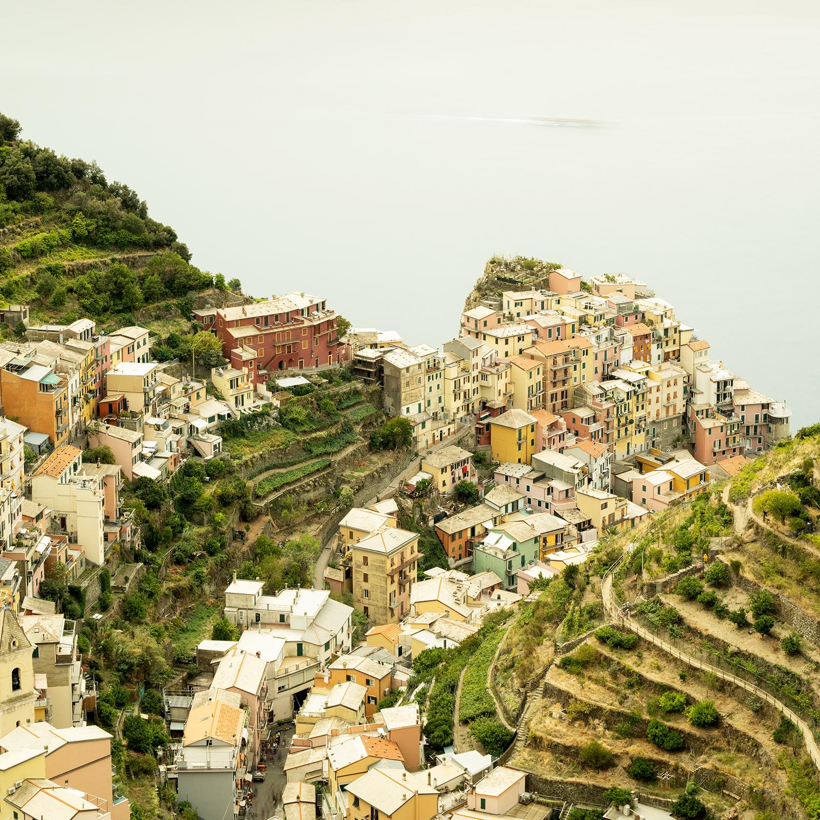 Picturesque Village, Vineyards, Cinque Terre, Photographie à tirage limité en vente 6