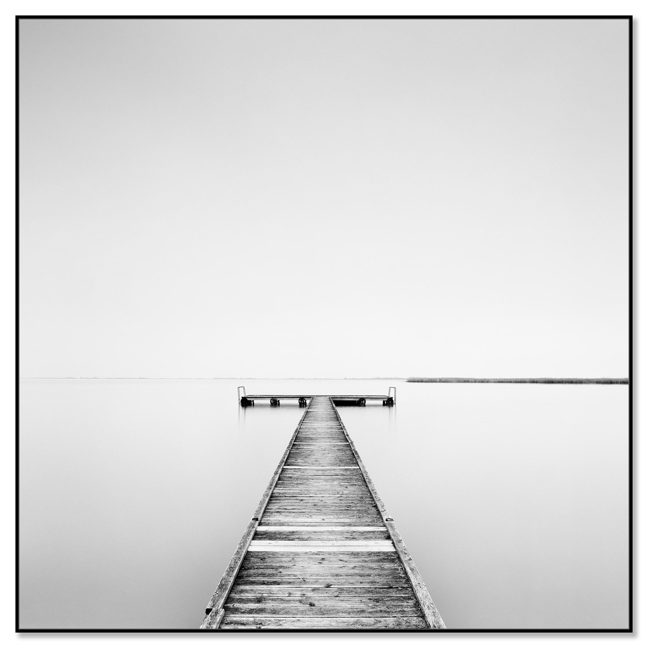 Pier, foggy morning, minimalist black white, photography, fine art landscape - Photograph de Gerald Berghammer