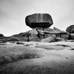 Costa di granito rosa, enorme roccia, fotografia in bianco e nero, paesaggio fine art