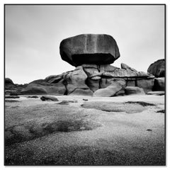 Rosa Granitküste, Felsen, Schwarzweißfotografie, limitierte Auflage Landschaftsdruck