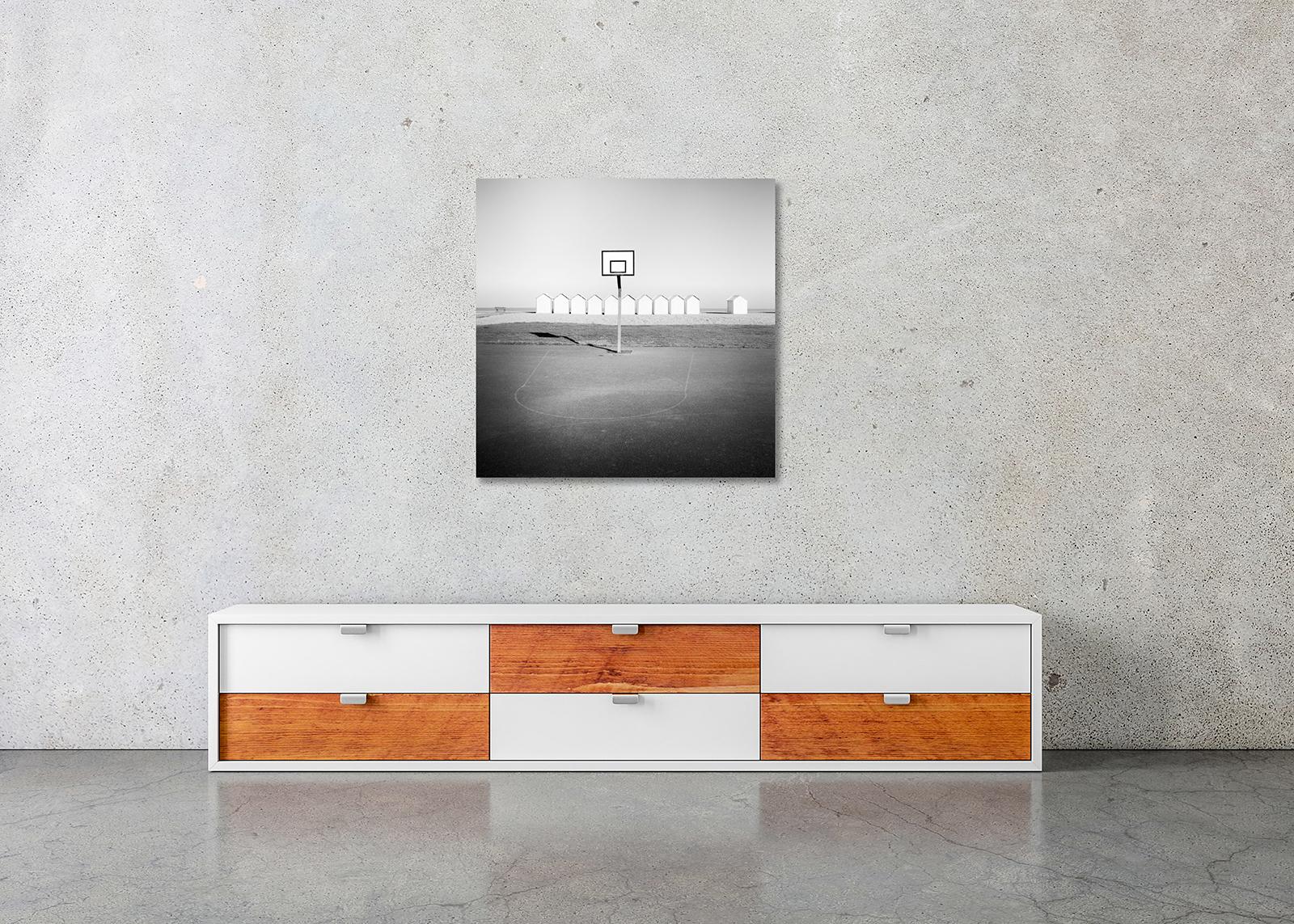 Parque infantil, casetas de playa, baloncesto, fotografía en blanco y negro, paisaje en venta 2