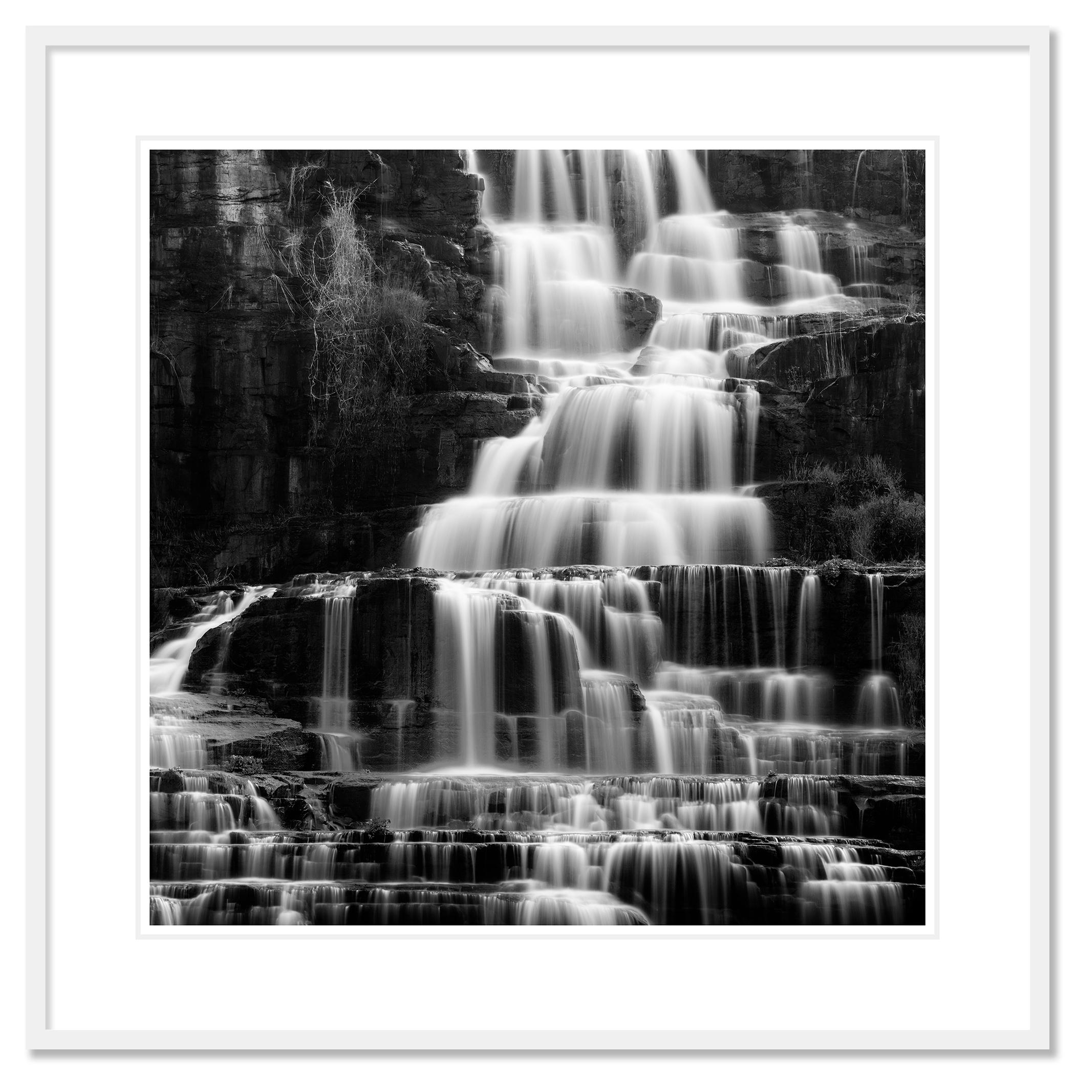 Cascada de Pongour, detalle de roca, larga exposición, minimalista en venta 1