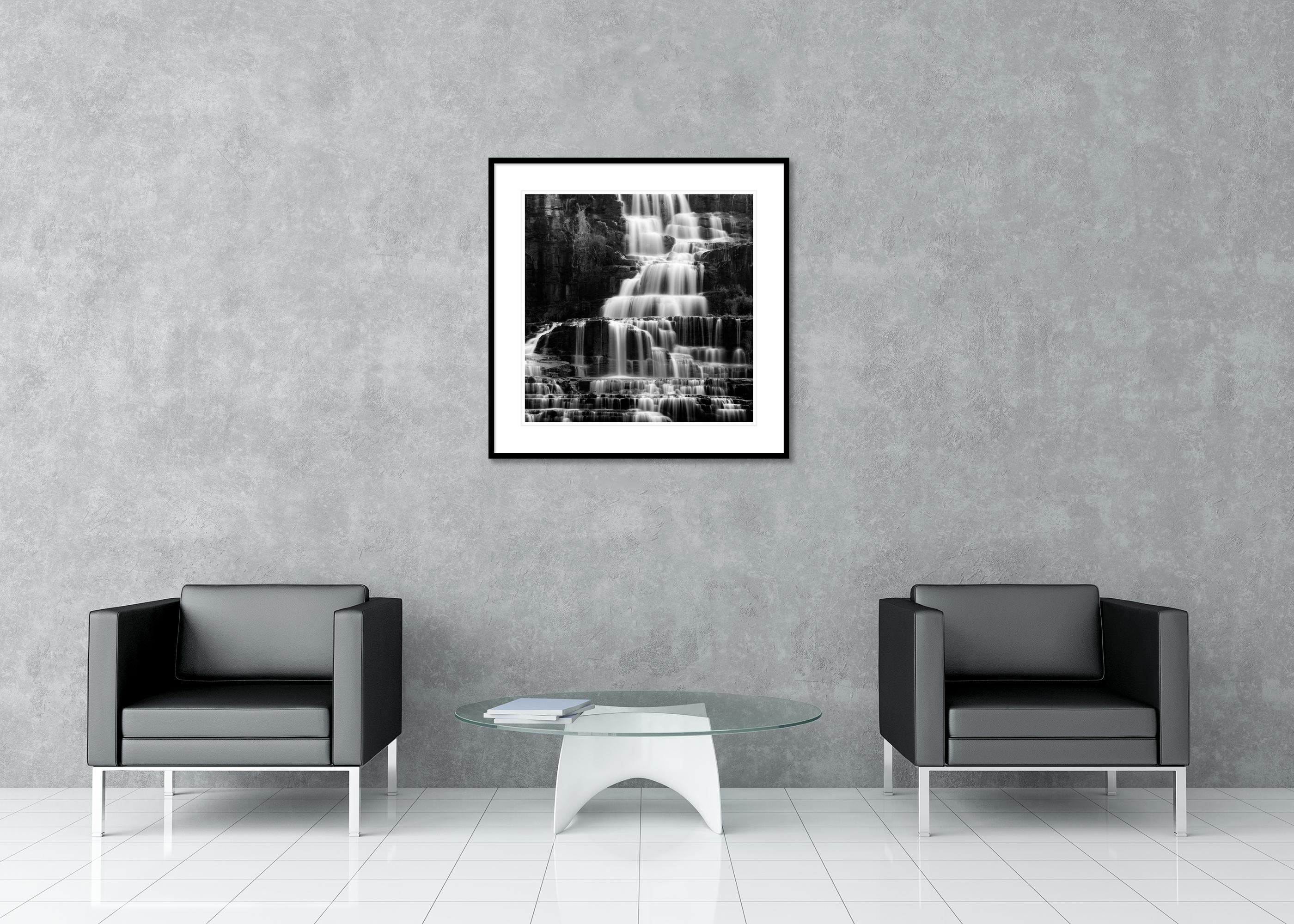 Cascada de Pongour, detalle de roca, larga exposición, minimalista en venta 2