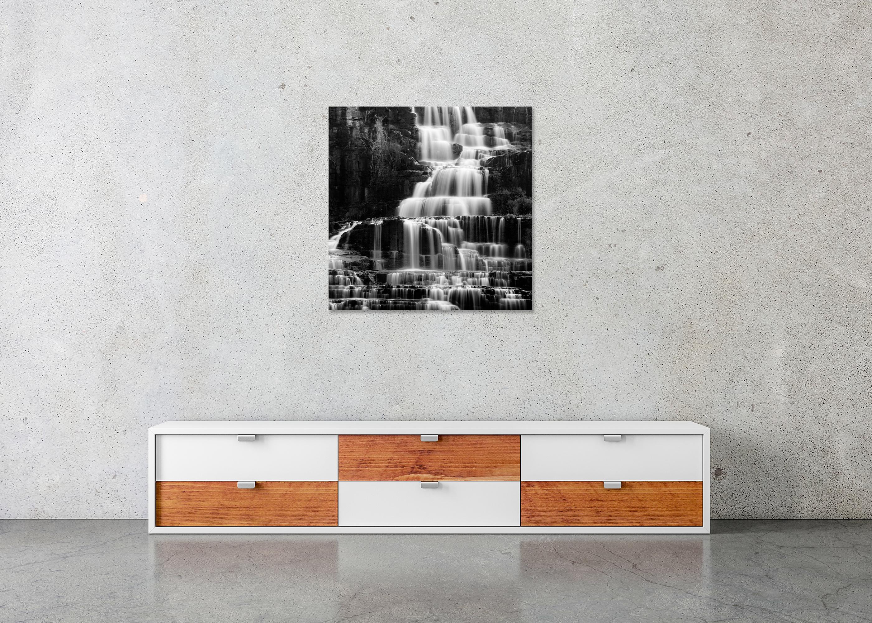 Cascada de Pongour, detalle de roca, larga exposición, minimalista en venta 4
