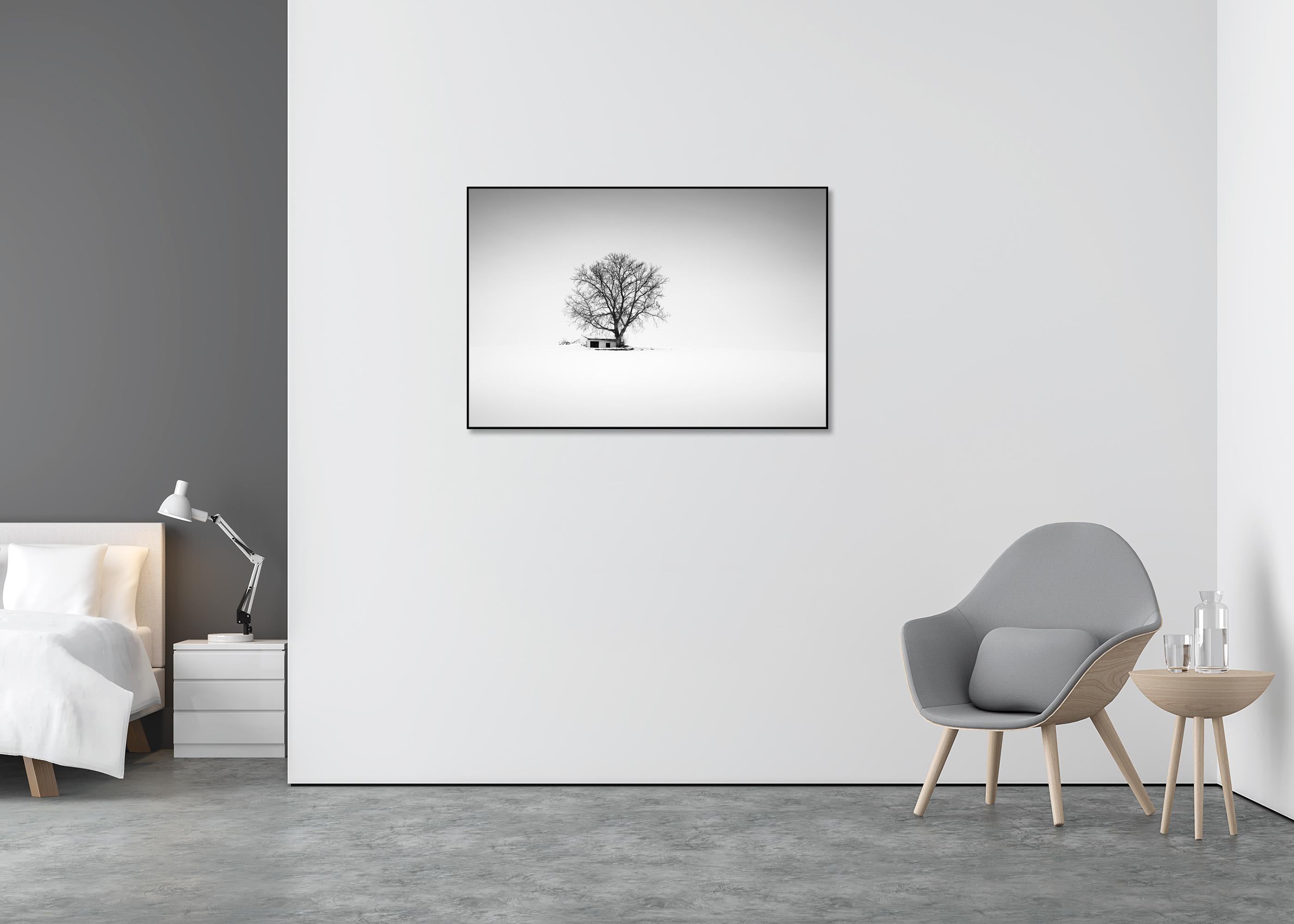 Maison de la presse, Whiting, Autriche, photographie noir et blanc, panorama, paysage - Gris Black and White Photograph par Gerald Berghammer
