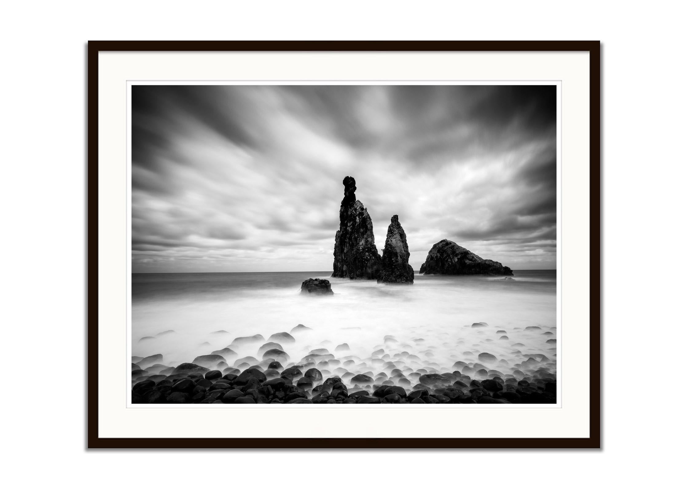 Ribeira da Janela, Portugal, Schwarz-Weiß-Fotografie, Landschaft (Grau), Black and White Photograph, von Gerald Berghammer