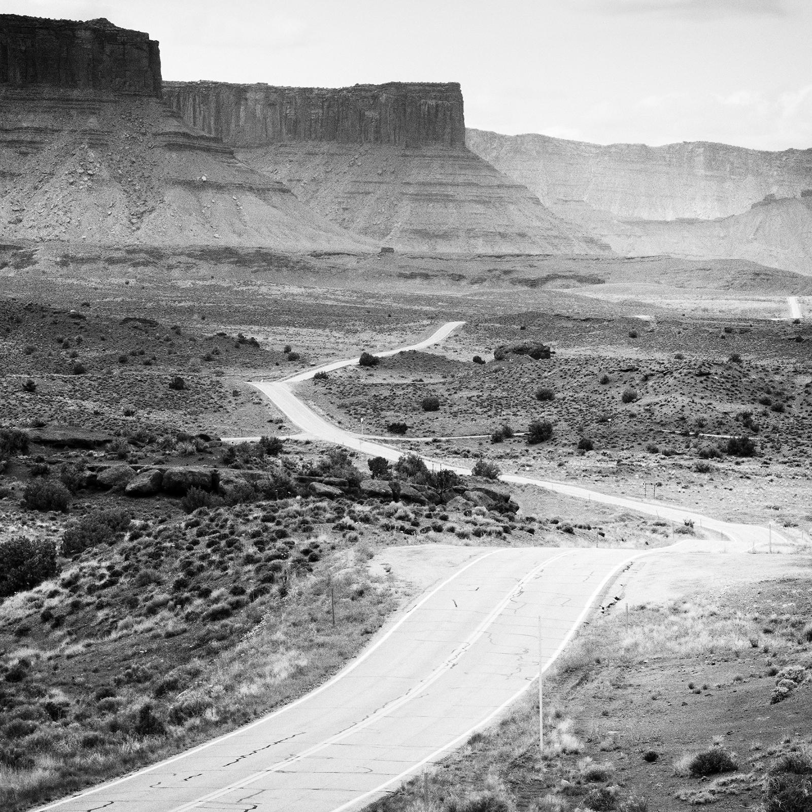 Camino a ninguna parte, Valle de la Muerte, EE.UU., Paisaje monocromo, Fotografía, Limitada en venta 5