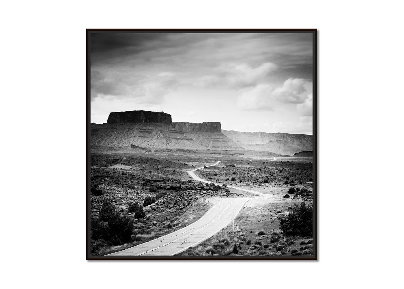 Camino a ninguna parte, Valle de la Muerte, EE.UU., Paisaje monocromo, Fotografía, Limitada - Photograph de Gerald Berghammer