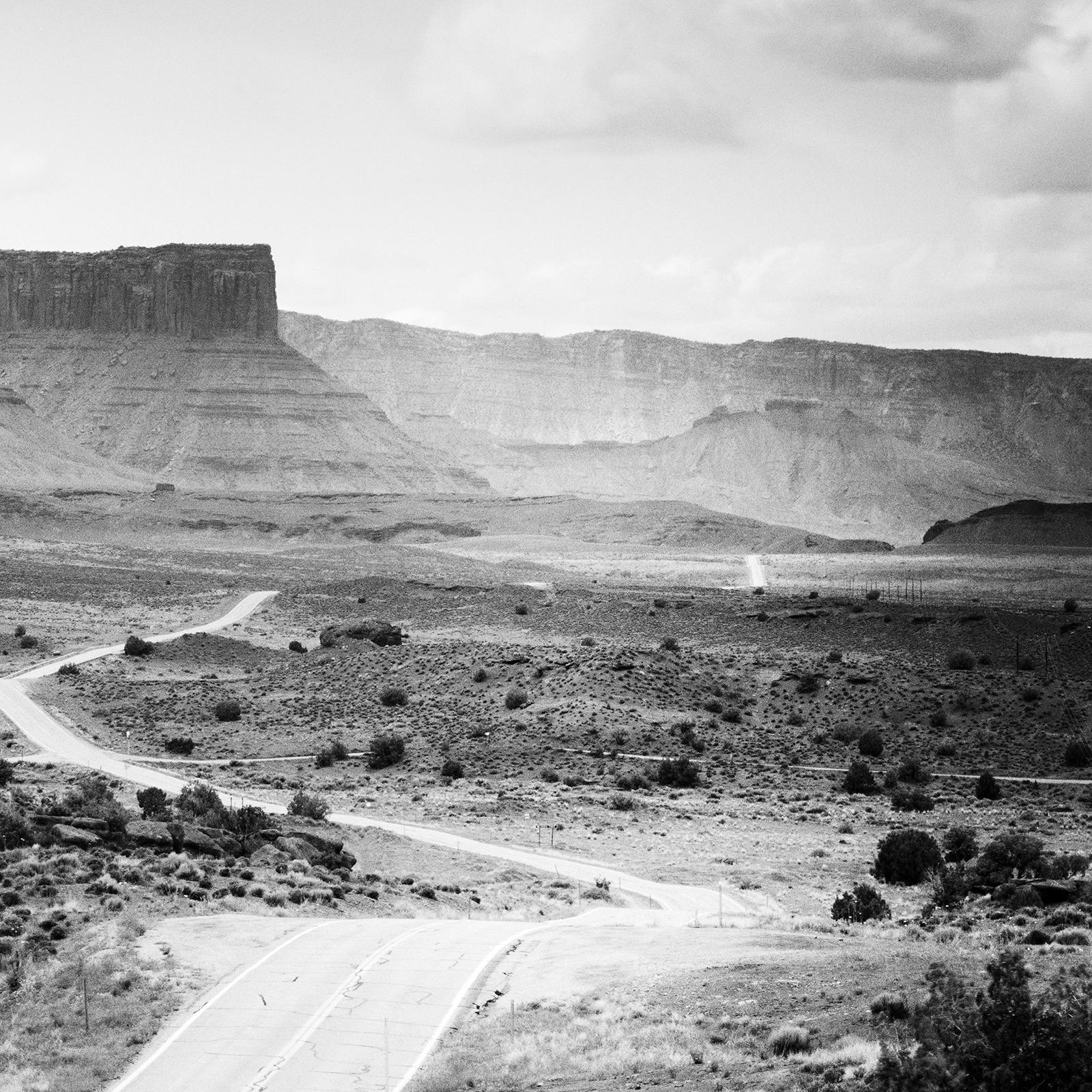 Camino a ninguna parte, Valle de la Muerte, EE.UU., Paisaje monocromo, Fotografía, Limitada en venta 4