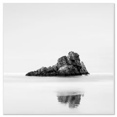 Rock on the Beach, Golfo di Biscaglia, Spagna, foto in bianco e nero in edizione limitata