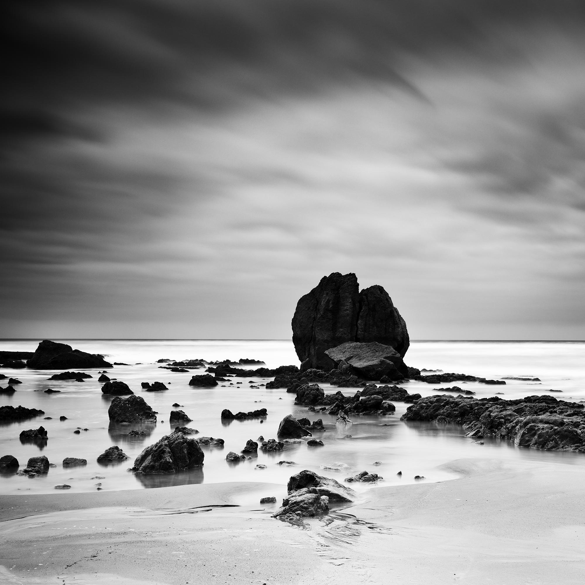 Rocas en la orilla, Costa Atlántica, fotografía en blanco y negro, paisaje en venta 5
