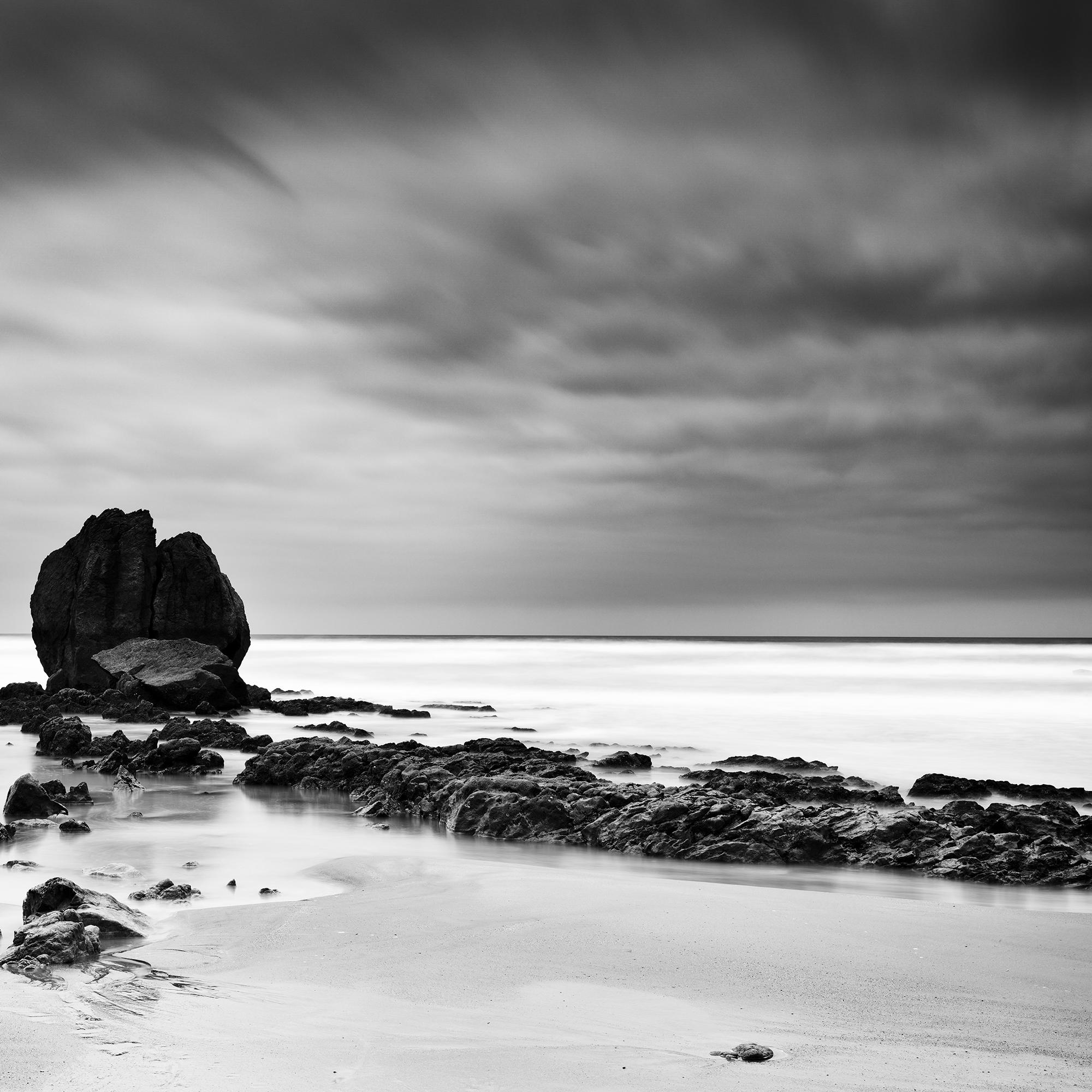 Rocas en la orilla, Costa Atlántica, fotografía en blanco y negro, paisaje en venta 6
