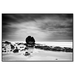 Rocas en la orilla, Costa Atlántica, fotografía en blanco y negro, paisaje