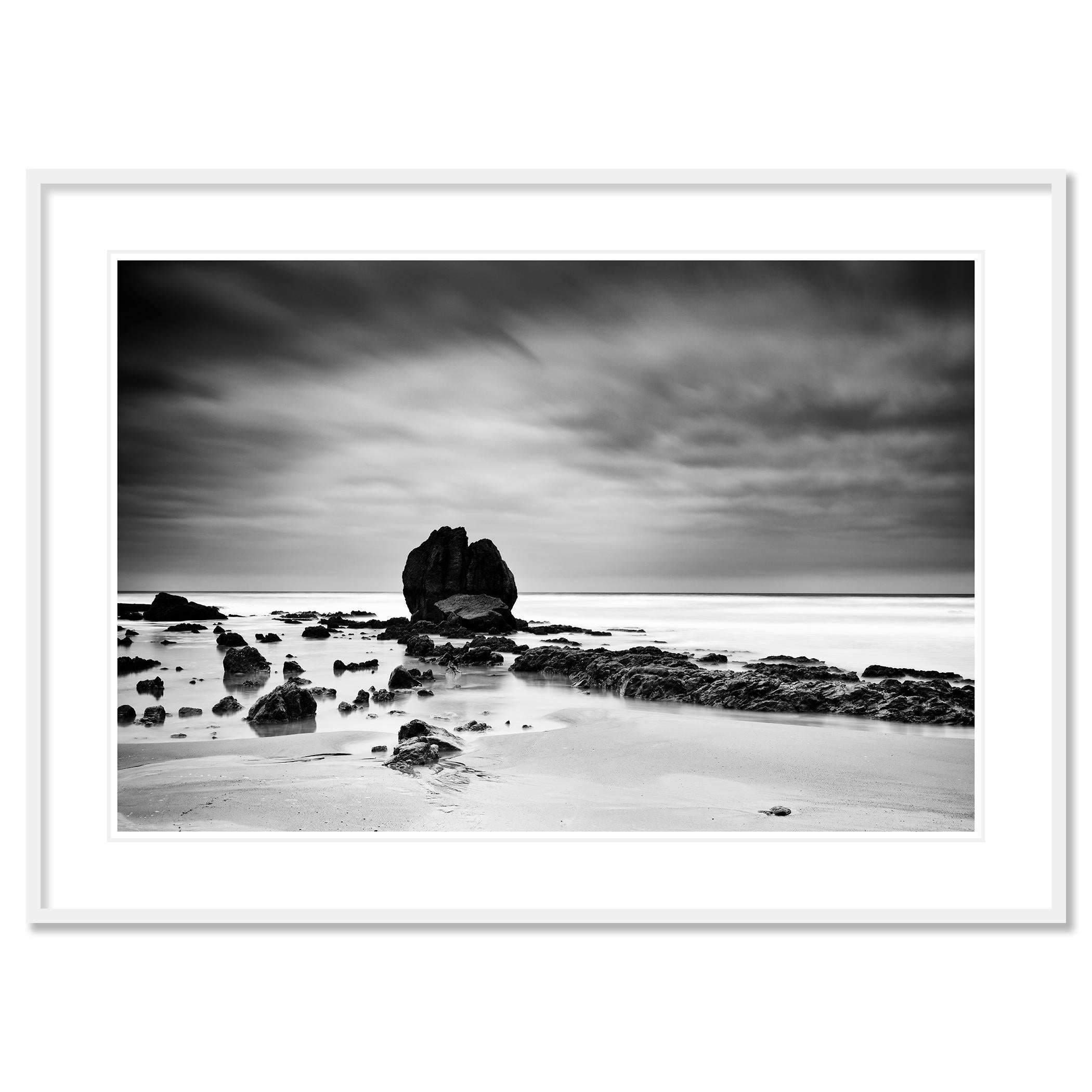 Rocas en la orilla, Costa Atlántica, fotografía en blanco y negro, paisaje en venta 1