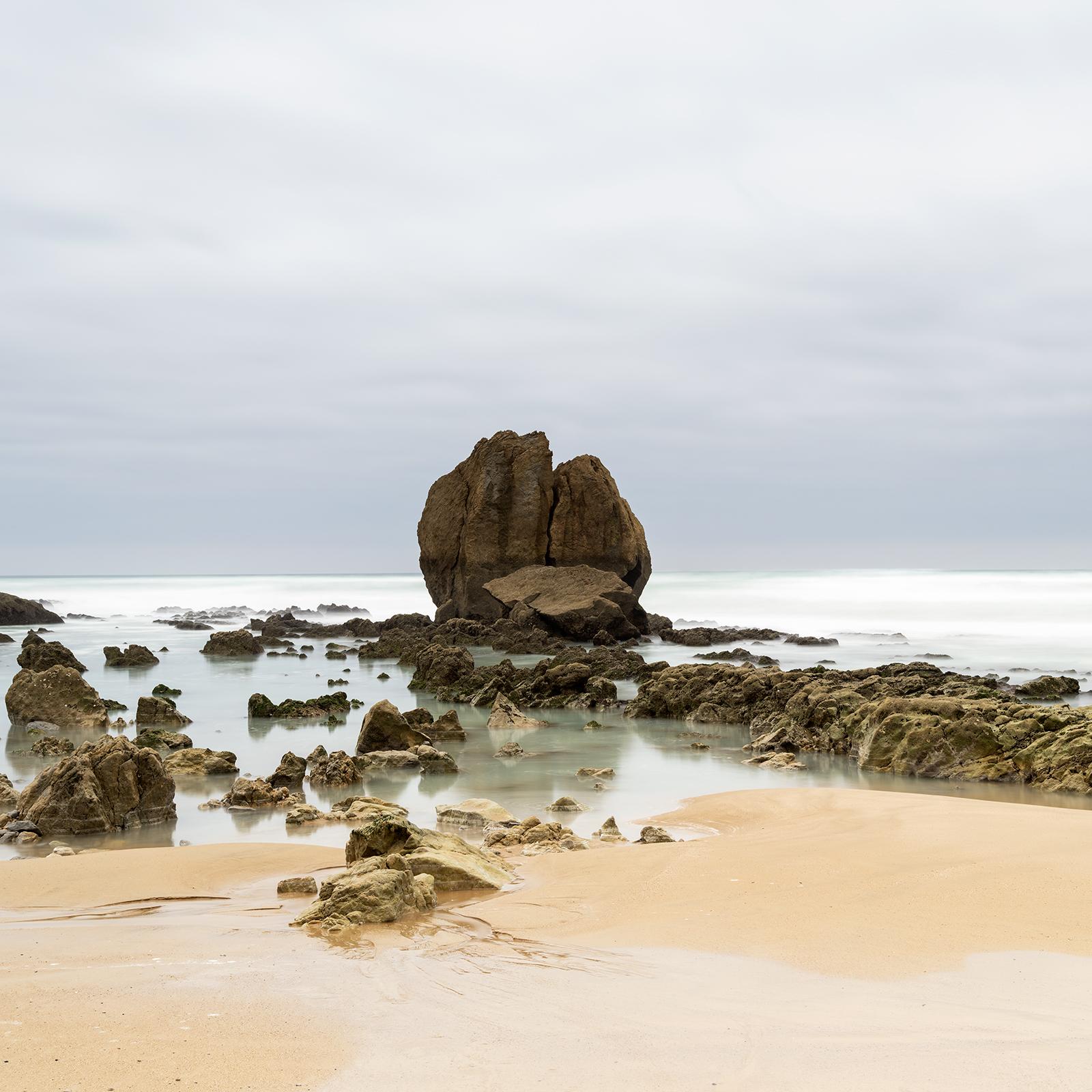 Rocks on the Shore, Great Rock, Sand Beach, Farbfotografie, limitierte Auflage im Angebot 3
