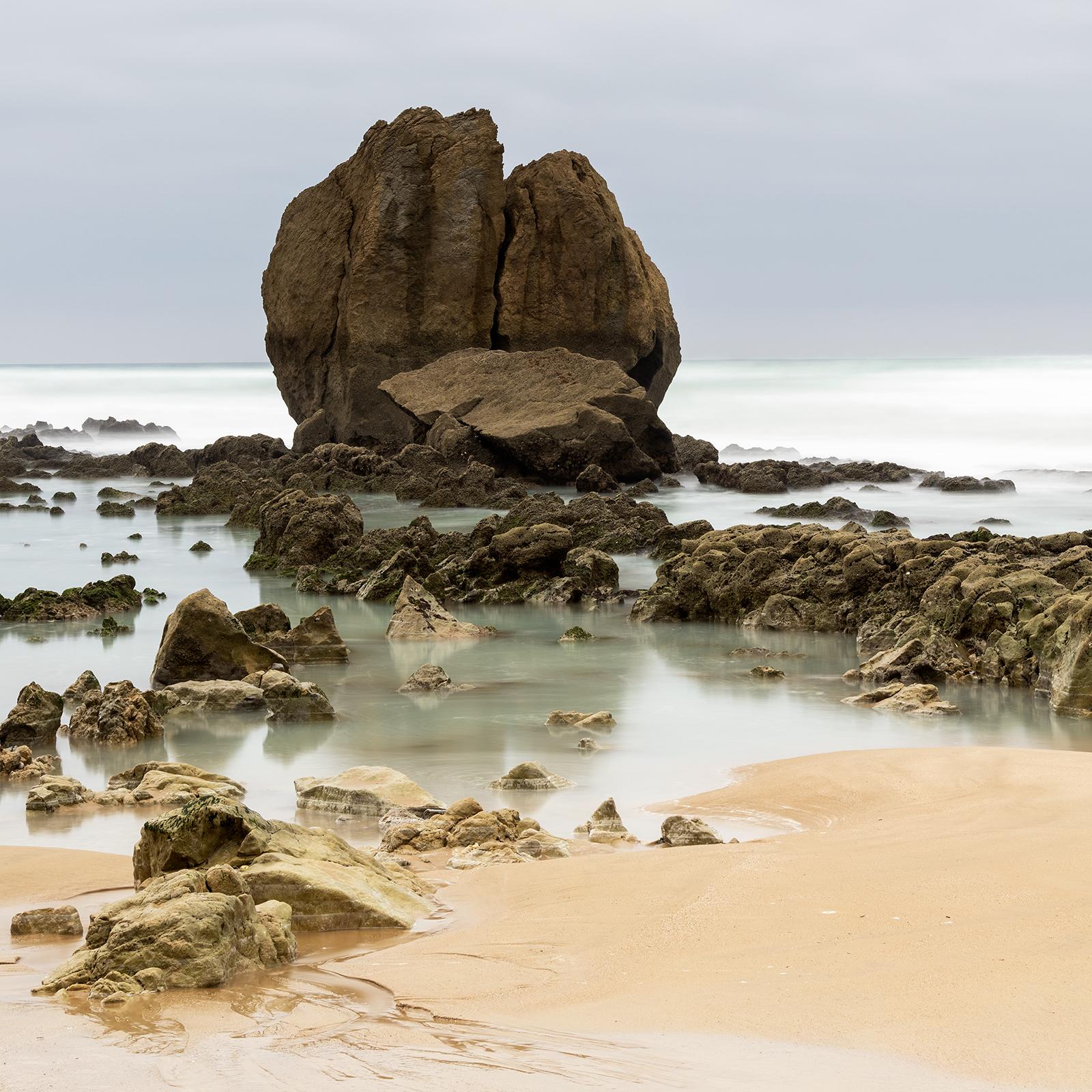 Rocks on the Shore, Great Rock, Sand Beach, Farbfotografie, limitierte Auflage im Angebot 4