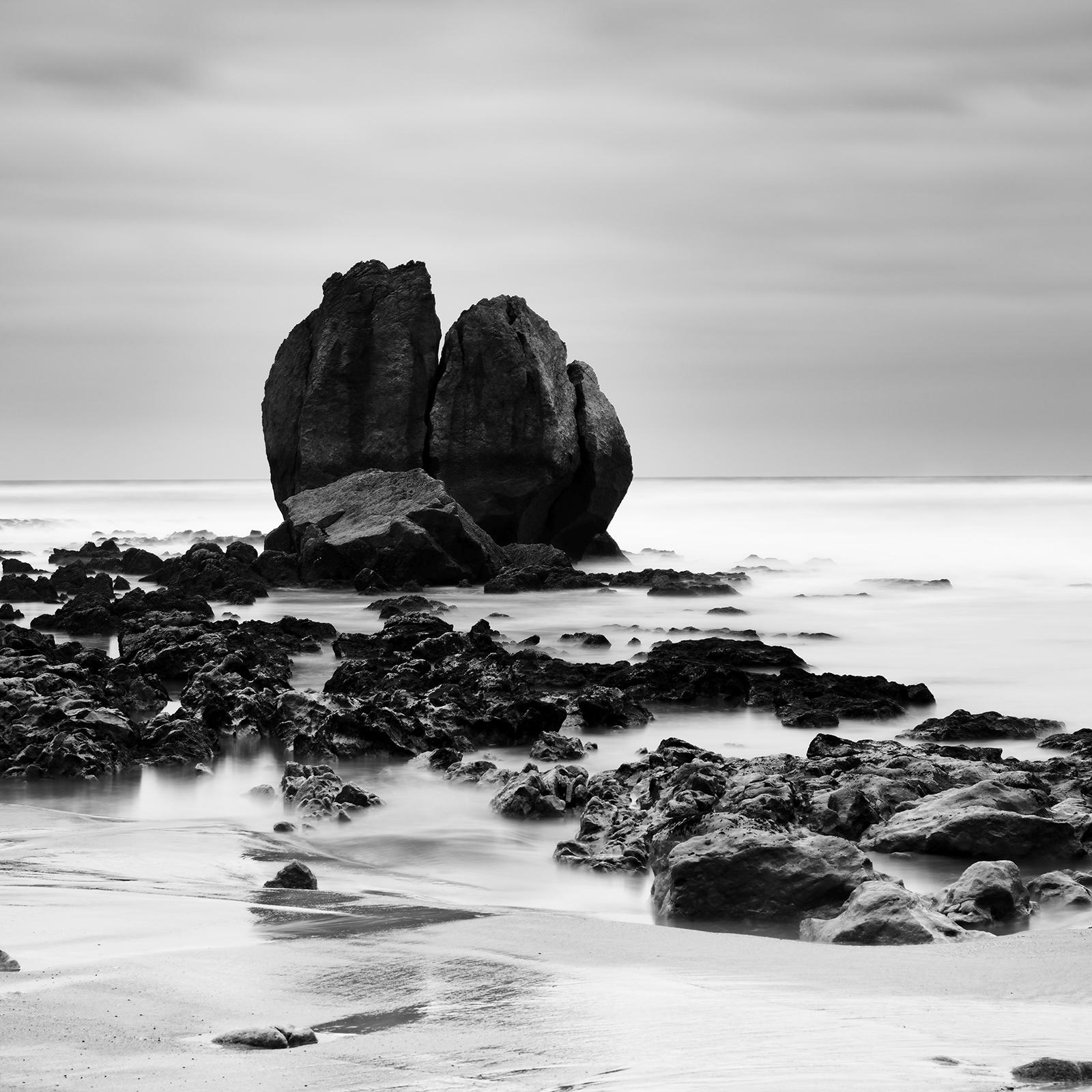 Panorama de rochers sur le SHORE, grande photographie monochrome, édition limitée en vente 3