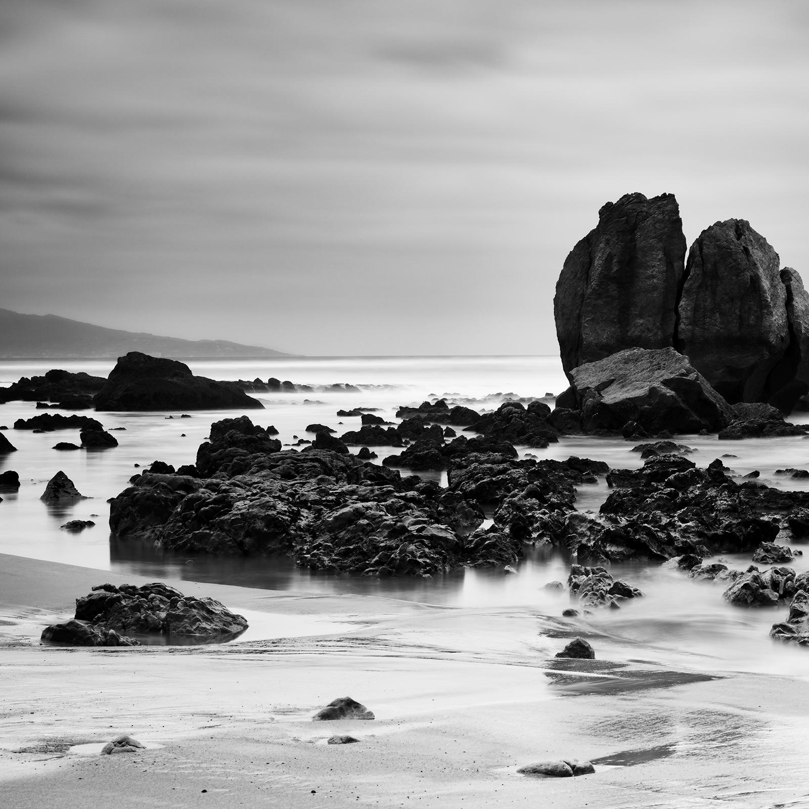 Panorama de rochers sur le SHORE, grande photographie monochrome, édition limitée en vente 4