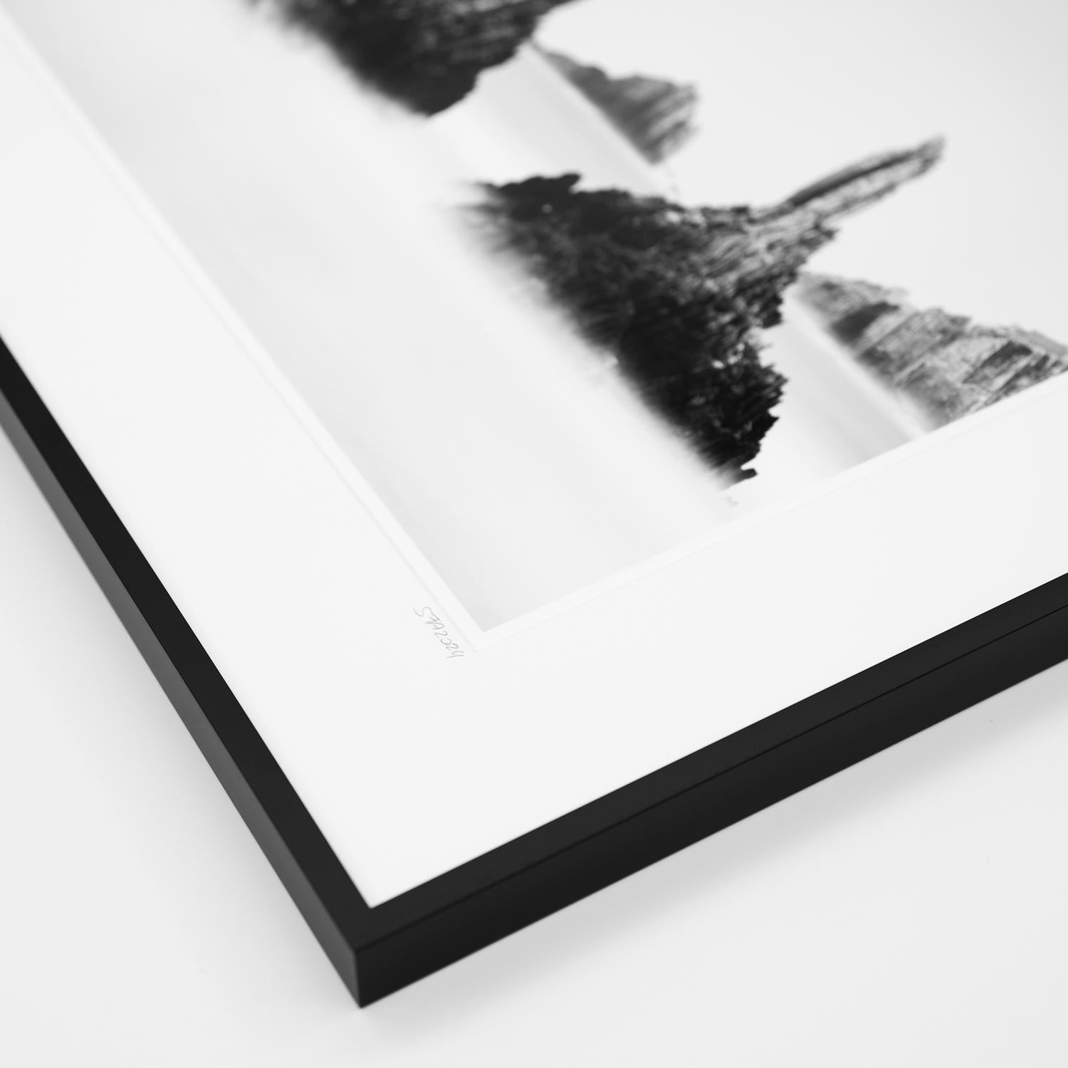  Rocky Peaks, Schwarz-Weiß-Kunstfotografie, Langzeitbelichtungs-Wasserlandschaft, gerahmt im Angebot 2