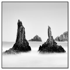 Rocky Peaks, fotografia monocromatica, paesaggio marino minimalista, stampa in edizione limitata
